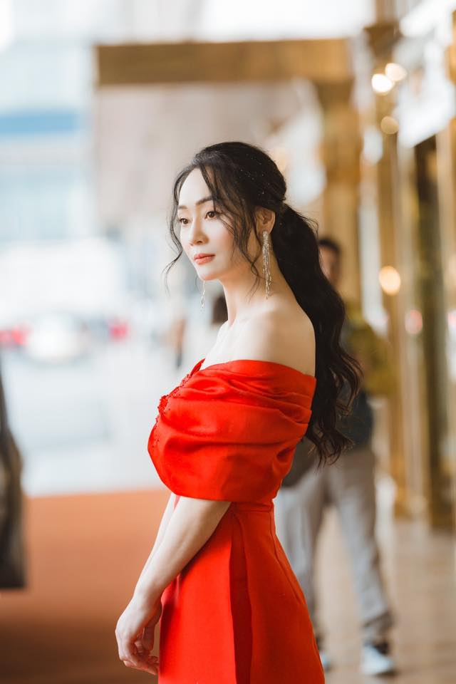 Tuyệt sắc giai nh&acirc;n l&agrave; NSƯT nổi tiếng miền Bắc một thời: Cứ xuất hiện l&agrave; kh&aacute;n giả cầu xin 