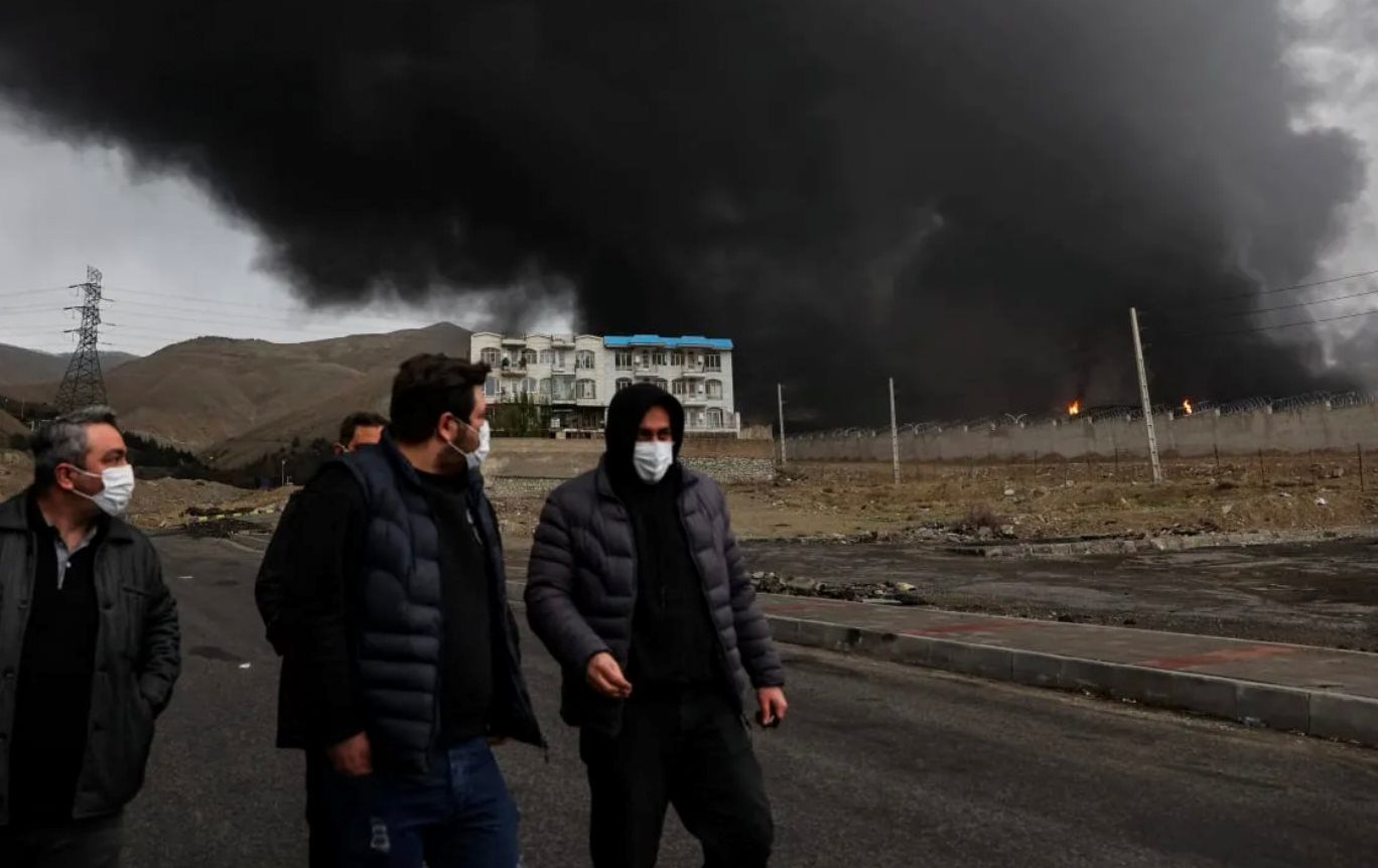 Ph&aacute;t hiện 13 si&ecirc;u t&agrave;u chở dầu Iran li&ecirc;n tục di chuyển giữa chiến sự, thu về hơn 140 triệu USD/ng&agrave;y nhờ Mỹ- Ảnh 1.