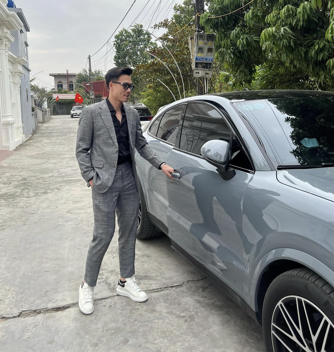 B&ugrave;i Ho&agrave;ng Việt Anh: Trai đẹp 8 m&uacute;i ĐT Việt Nam visual s&aacute;ng bừng, 27 tuổi sở hữu nh&agrave; đẹp xe sang, kinh doanh giỏi- Ảnh 4.