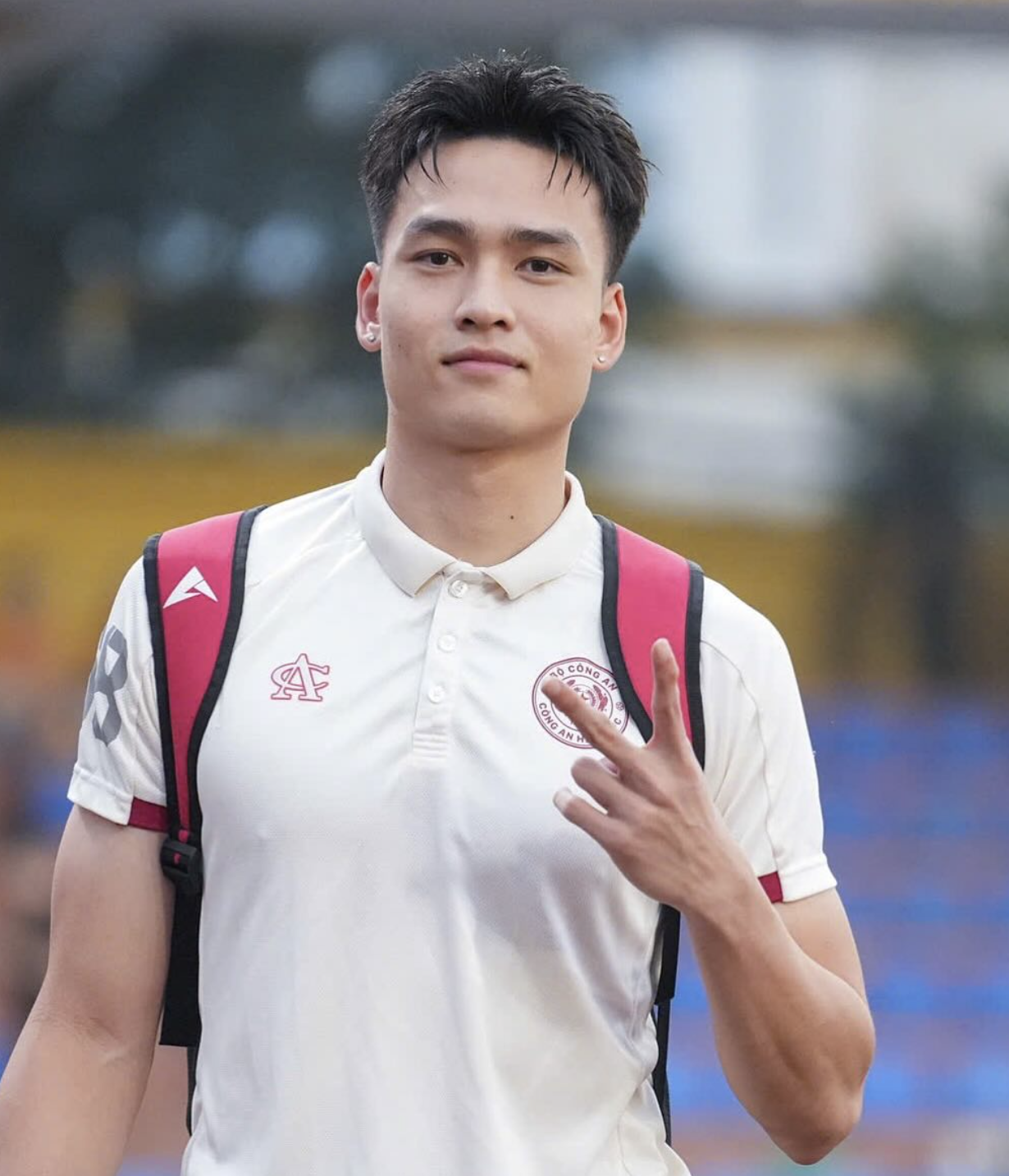 B&ugrave;i Ho&agrave;ng Việt Anh: Trai đẹp 8 m&uacute;i ĐT Việt Nam visual s&aacute;ng bừng, 27 tuổi sở hữu nh&agrave; đẹp xe sang, kinh doanh giỏi- Ảnh 1.