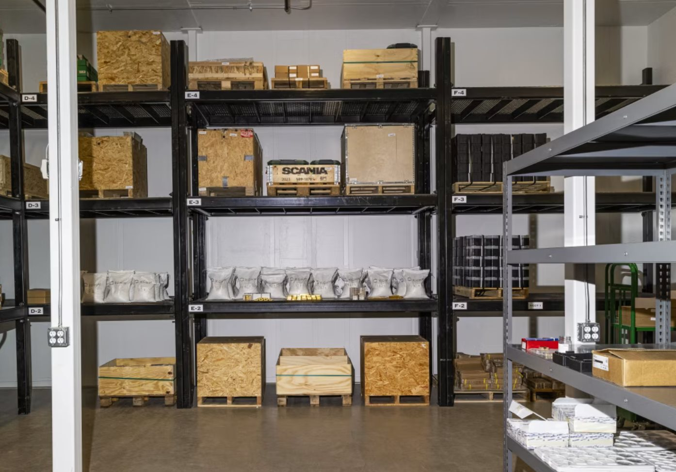 70 thỏi v&agrave;ng trị gi&aacute; 12 triệu USD được cất giấu b&ecirc;n trong một t&ograve;a nh&agrave; thấp tầng: H&eacute; lộ b&iacute; mật kho b&aacute;u khổng lồ v&agrave; lời cảnh b&aacute;o đ&aacute;ng lo ngại cho nền kinh tế- Ảnh 3.