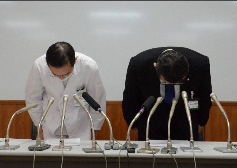 Cụ &ocirc;ng 90 tuổi tử vong do bị ti&ecirc;m nhầm thuốc trợ tim thay v&igrave; giảm đau, đội ngũ y b&aacute;c sĩ c&uacute;i đầu xin lỗi- Ảnh 1.