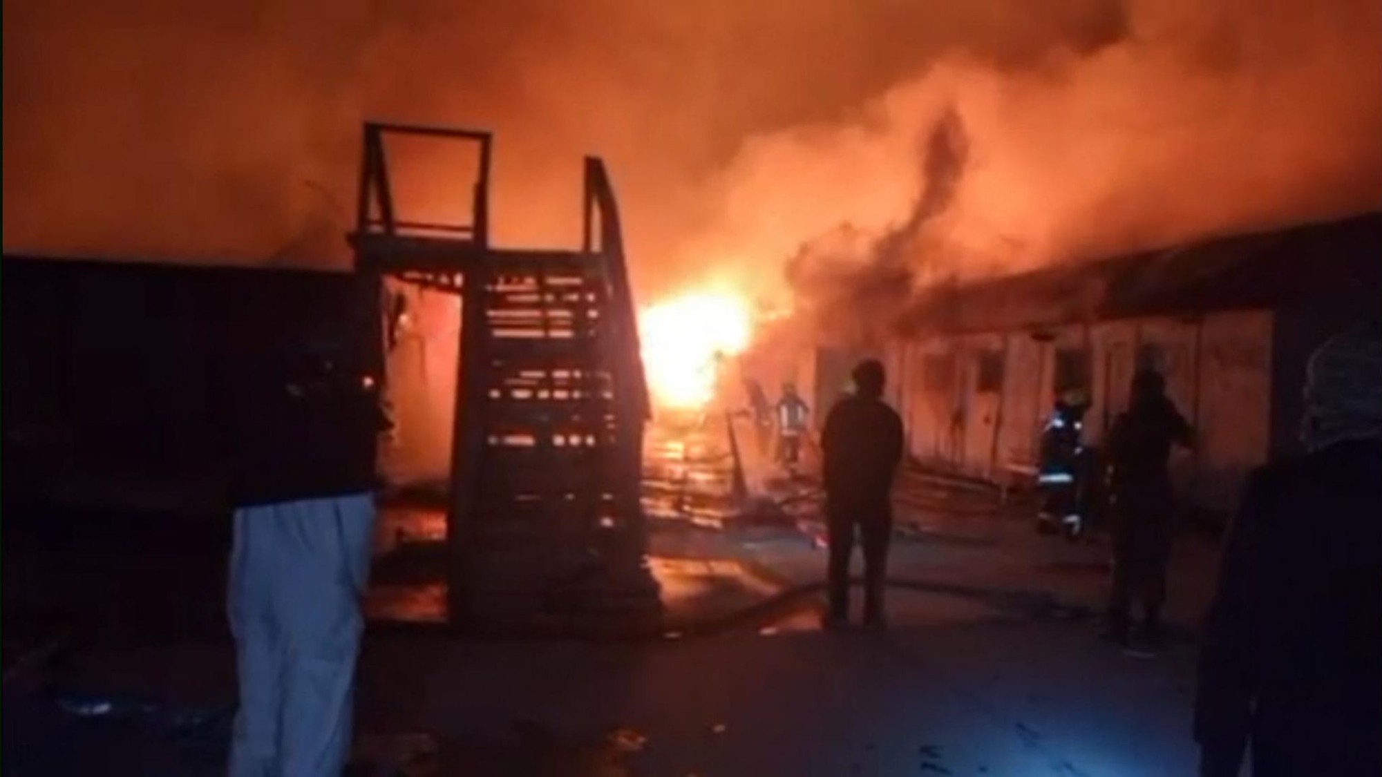 Bệnh viện ở thủ đ&ocirc; Afghanistan hứng kh&ocirc;ng k&iacute;ch, 400 người thiệt mạng- Ảnh 1.