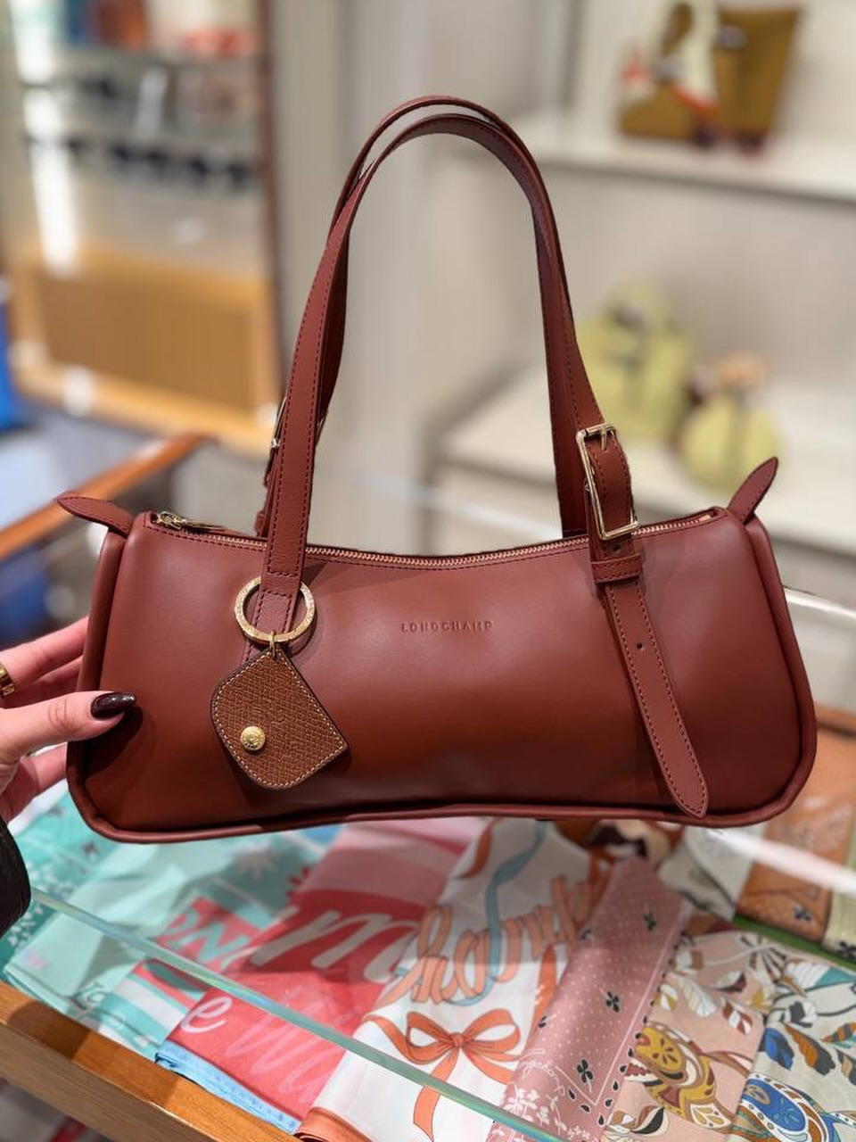 2026, d&aacute;ng t&uacute;i n&agrave;y sẽ hiện diện khắp nơi: Jennie đẩy Chanel hot nhất trend, giờ th&igrave; brand n&agrave;o cũng c&oacute;- Ảnh 9.