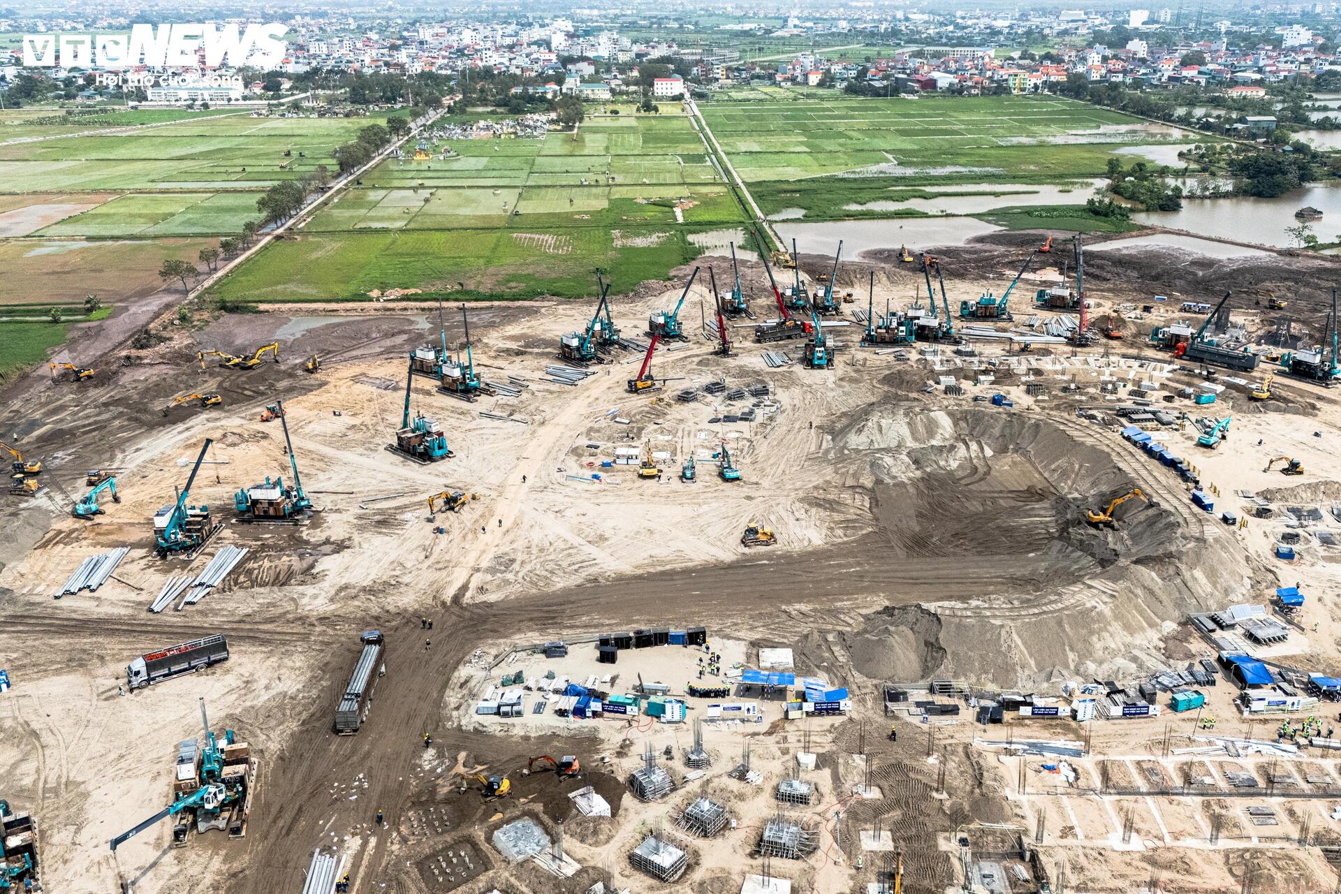 H&igrave;nh h&agrave;i s&acirc;n vận động Trống Đồng lớn nhất thế giới ở ngoại th&agrave;nh H&agrave; Nội- Ảnh 5.