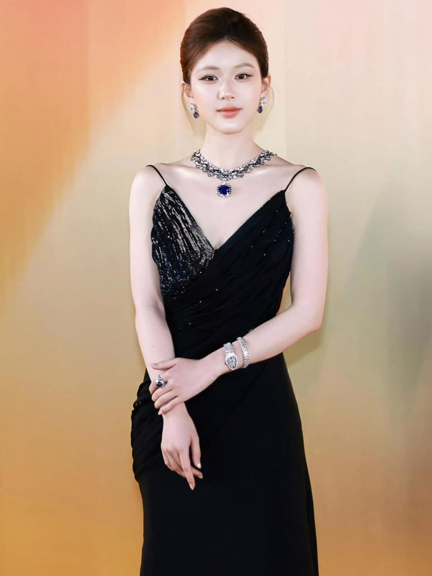 Triệu Lộ Tư như &ldquo;thi&ecirc;n thần hộ mệnh&rdquo; của Taobao Trung Quốc: Diện g&igrave; cũng th&agrave;nh trend, ch&aacute;y h&agrave;ng ph&uacute;t mốt- Ảnh 6.