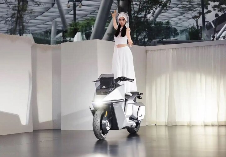 Xe m&aacute;y điện tự c&acirc;n bằng đầu ti&ecirc;n tr&ecirc;n thế giới được sản xuất h&agrave;ng loạt- Ảnh 1.