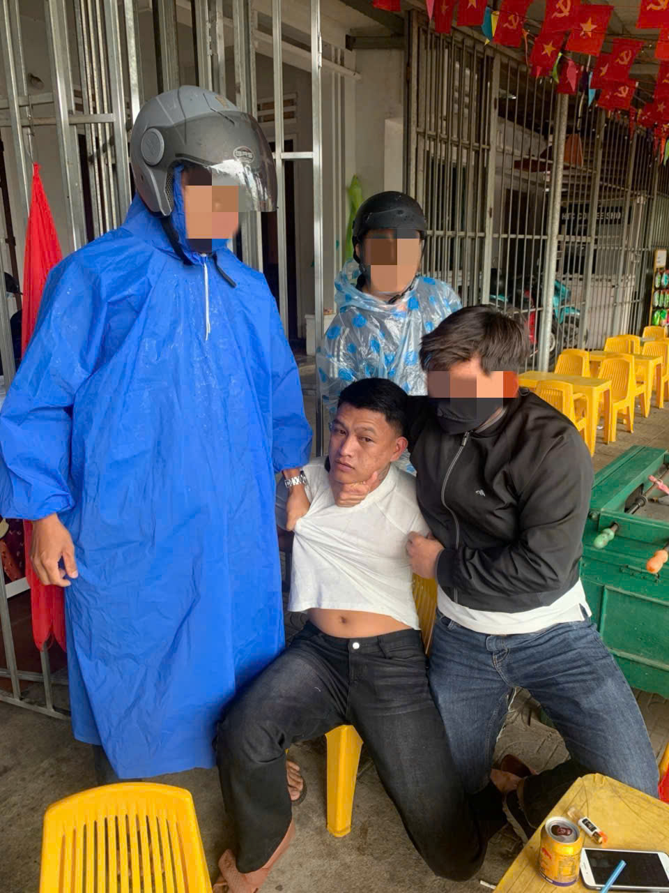 Bắt Nguyễn Đăng Trọng sau khi siết cổ, cướp b&ocirc;ng tai v&agrave;ng của người phụ nữ cắt rau ngo&agrave;i đồng- Ảnh 1.