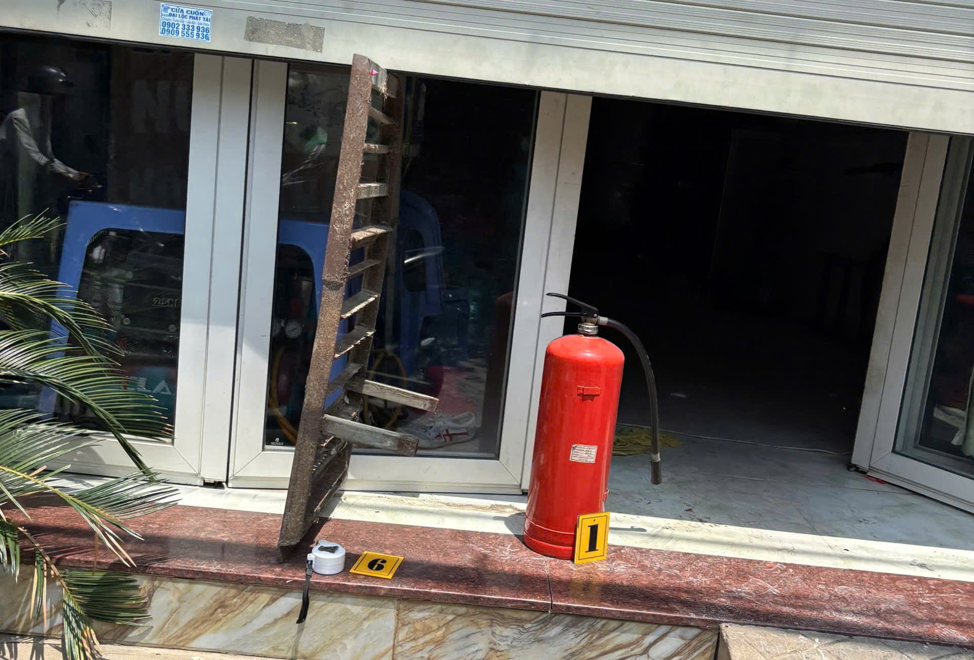 Điều tra nguy&ecirc;n nh&acirc;n vụ 4 người bị bỏng ở TPHCM- Ảnh 1.