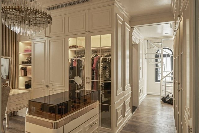 Biệt thự của "chị đại" Lệ Quy&ecirc;n: Cầu thang d&aacute;t v&agrave;ng l&oacute;ng l&aacute;nh như cung điện, tiết lộ 3,6 tỷ chỉ đủ x&acirc;y c&aacute;i cổng nh&agrave;- Ảnh 16.