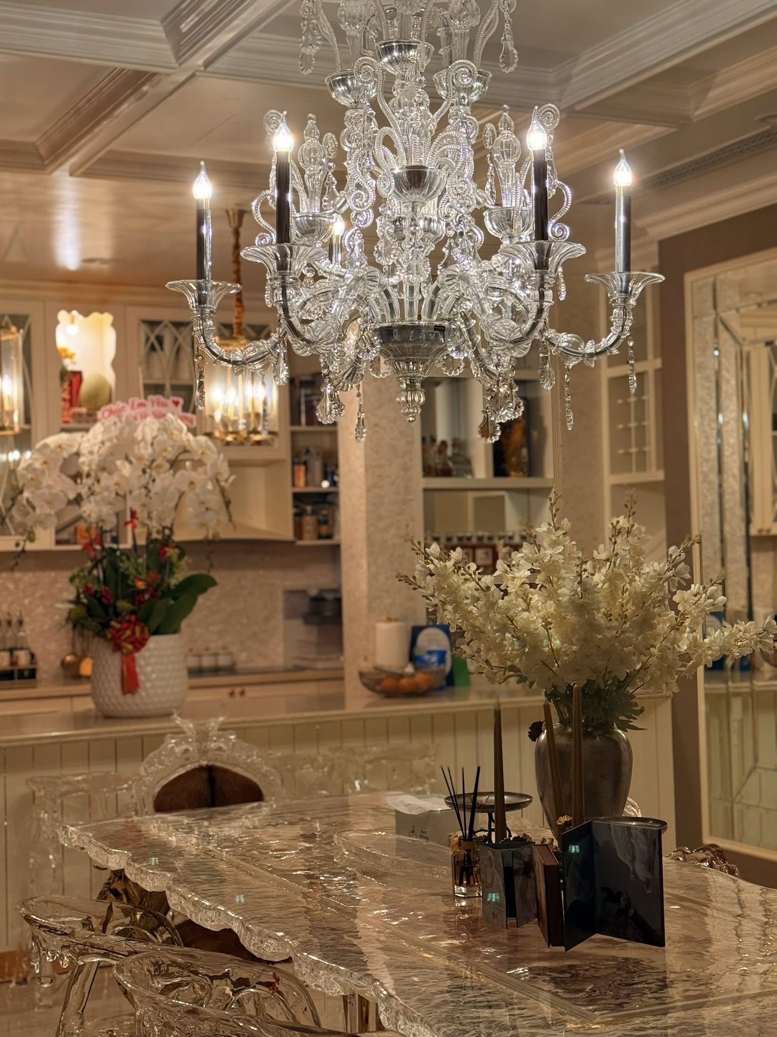 Biệt thự của "chị đại" Lệ Quy&ecirc;n: Cầu thang d&aacute;t v&agrave;ng l&oacute;ng l&aacute;nh như cung điện, tiết lộ 3,6 tỷ chỉ đủ x&acirc;y c&aacute;i cổng nh&agrave;- Ảnh 10.