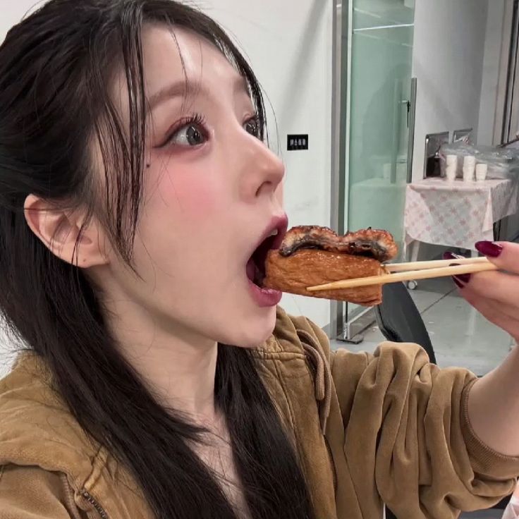 Giải m&atilde; 3 l&yacute; do đằng sau cảm gi&aacute;c 