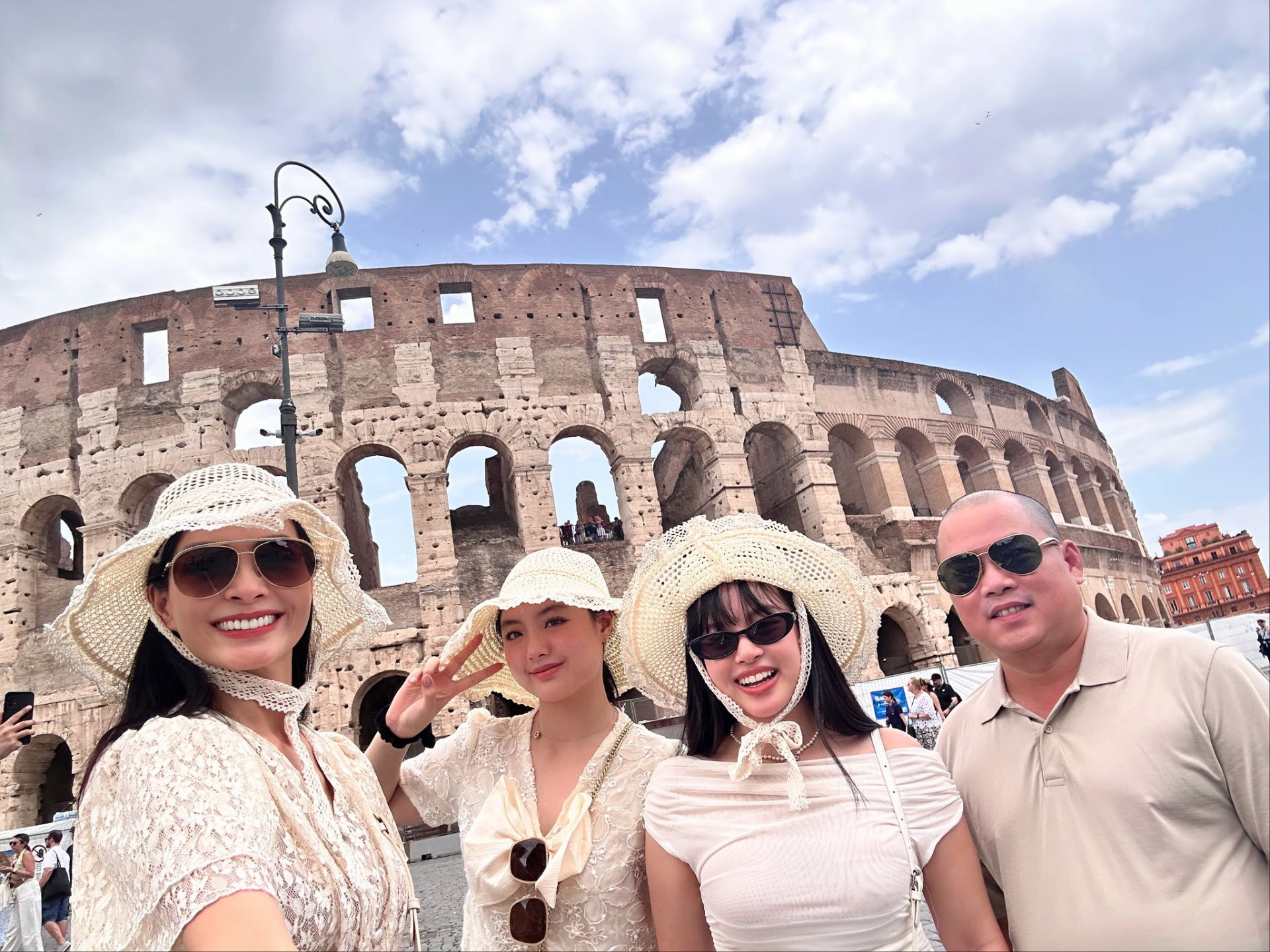 Nhạc sĩ Minh Khang đi chơi golf, du lịch nước ngo&agrave;i li&ecirc;n tục- Ảnh 9.