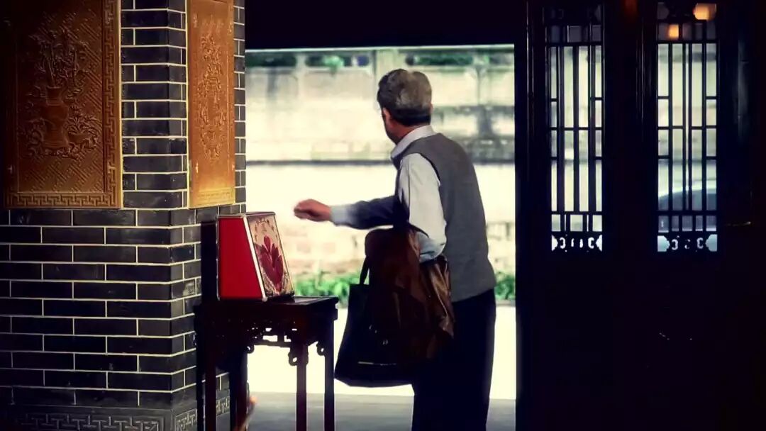 8 năm l&agrave;m gi&uacute;p việc cho người gi&agrave;u, t&ocirc;i ph&aacute;t hiện ra điểm chung &ldquo;đau l&ograve;ng&rdquo; của đời người: Điều đ&aacute;ng sợ nhất l&uacute;c về gi&agrave; kh&ocirc;ng phải l&agrave; ngh&egrave;o- Ảnh 1.