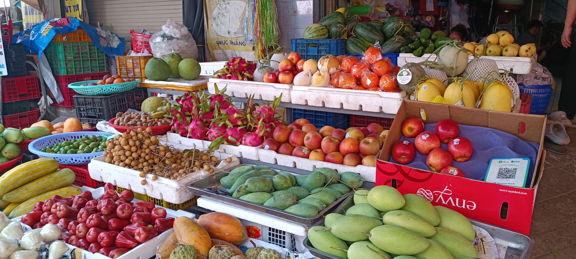 Mua rau si&ecirc;u thị 23.000 m&agrave; ra chợ tận 40.000 đồng: C&oacute; phải b&acirc;y giờ đi si&ecirc;u thị rẻ hơn đi chợ?- Ảnh 2.