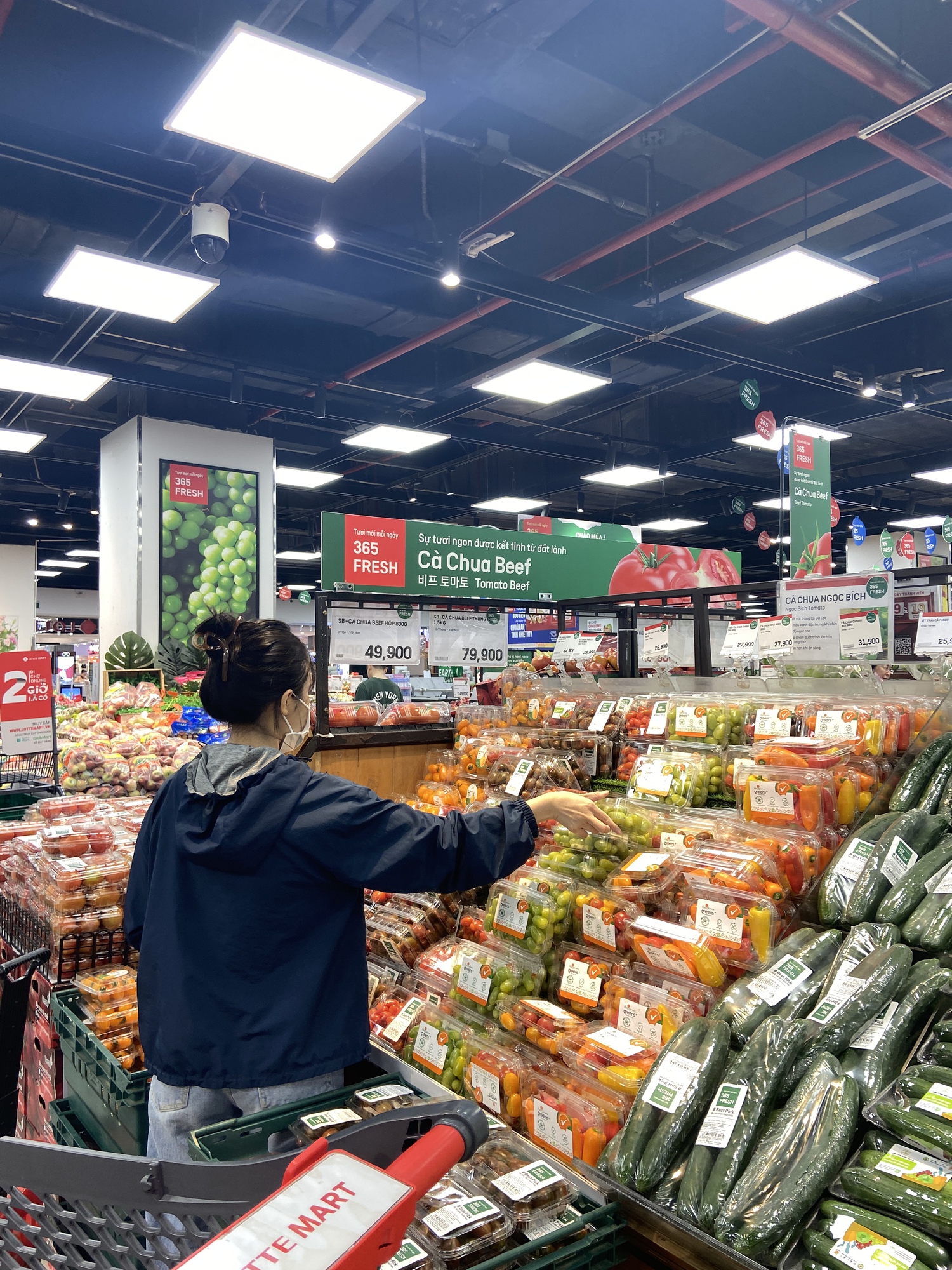 Mua rau si&ecirc;u thị 23.000 m&agrave; ra chợ tận 40.000 đồng: C&oacute; phải b&acirc;y giờ đi si&ecirc;u thị rẻ hơn đi chợ?- Ảnh 3.