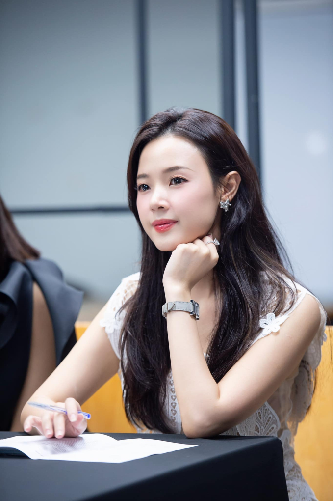 Giảng vi&ecirc;n đại học TP.HCM l&agrave; con d&acirc;u tập đo&agrave;n danh tiếng: Nhan sắc v&agrave; tuổi thật ch&ecirc;nh lệch đ&aacute;ng kể!- Ảnh 6.