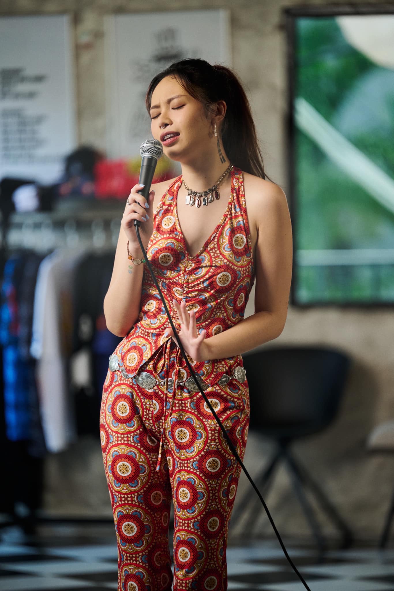 Thời đỉnh cao "hiện tượng cướp hit" n&agrave;y đ&atilde; l&agrave; 10 năm trước: Xo&aacute; sạch MXH ở ẩn khi đang nổi tiếng, c&ocirc;ng khai y&ecirc;u TikToker- Ảnh 6.