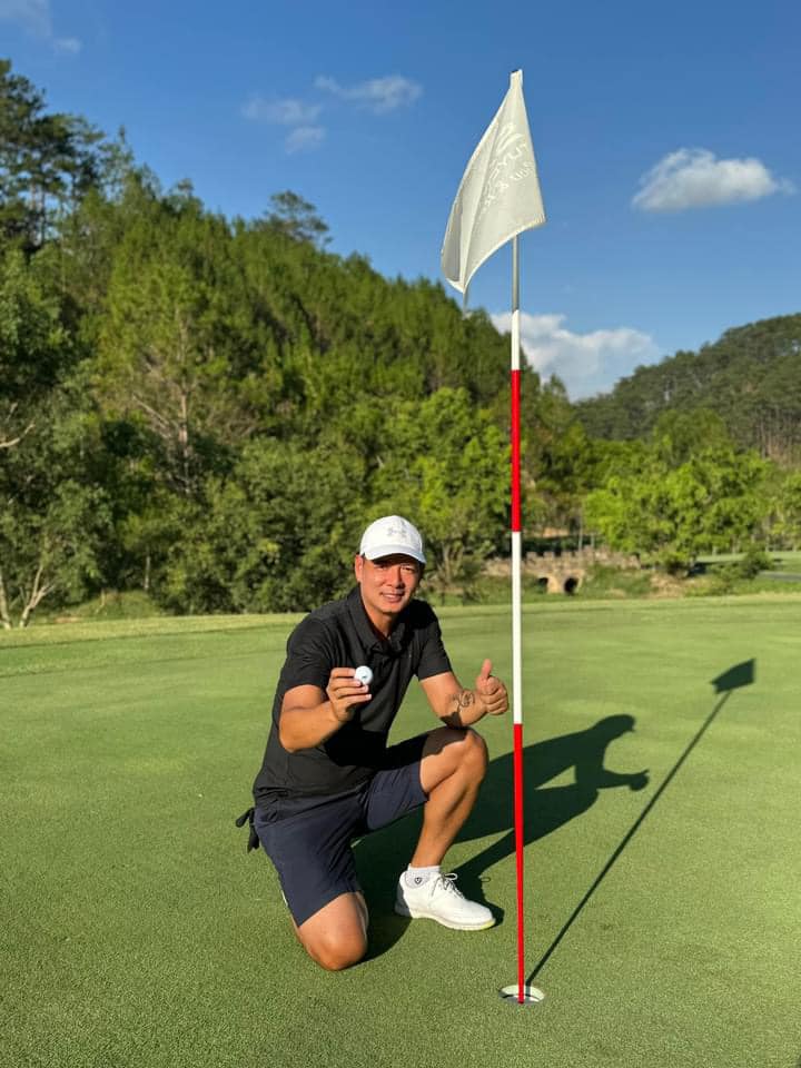 Cuộc sống của nam thần đ&igrave;nh đ&aacute;m một thời v&agrave; vợ đại gia U50 trong cơ ngơi ho&agrave;nh tr&aacute;ng ở TP.HCM- Ảnh 10.