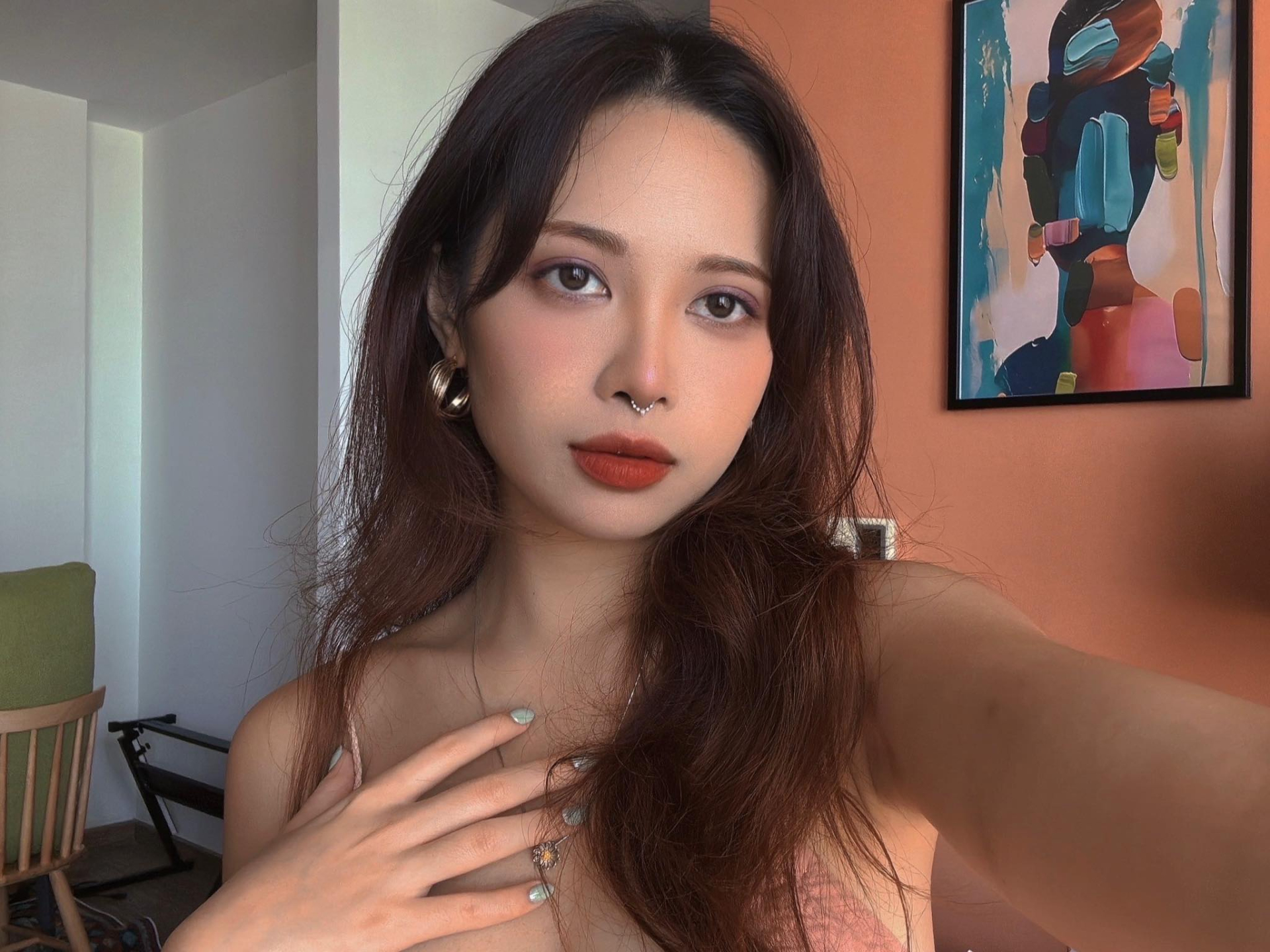 Thời đỉnh cao "hiện tượng cướp hit" n&agrave;y đ&atilde; l&agrave; 10 năm trước: Xo&aacute; sạch MXH ở ẩn khi đang nổi tiếng, c&ocirc;ng khai y&ecirc;u TikToker- Ảnh 2.