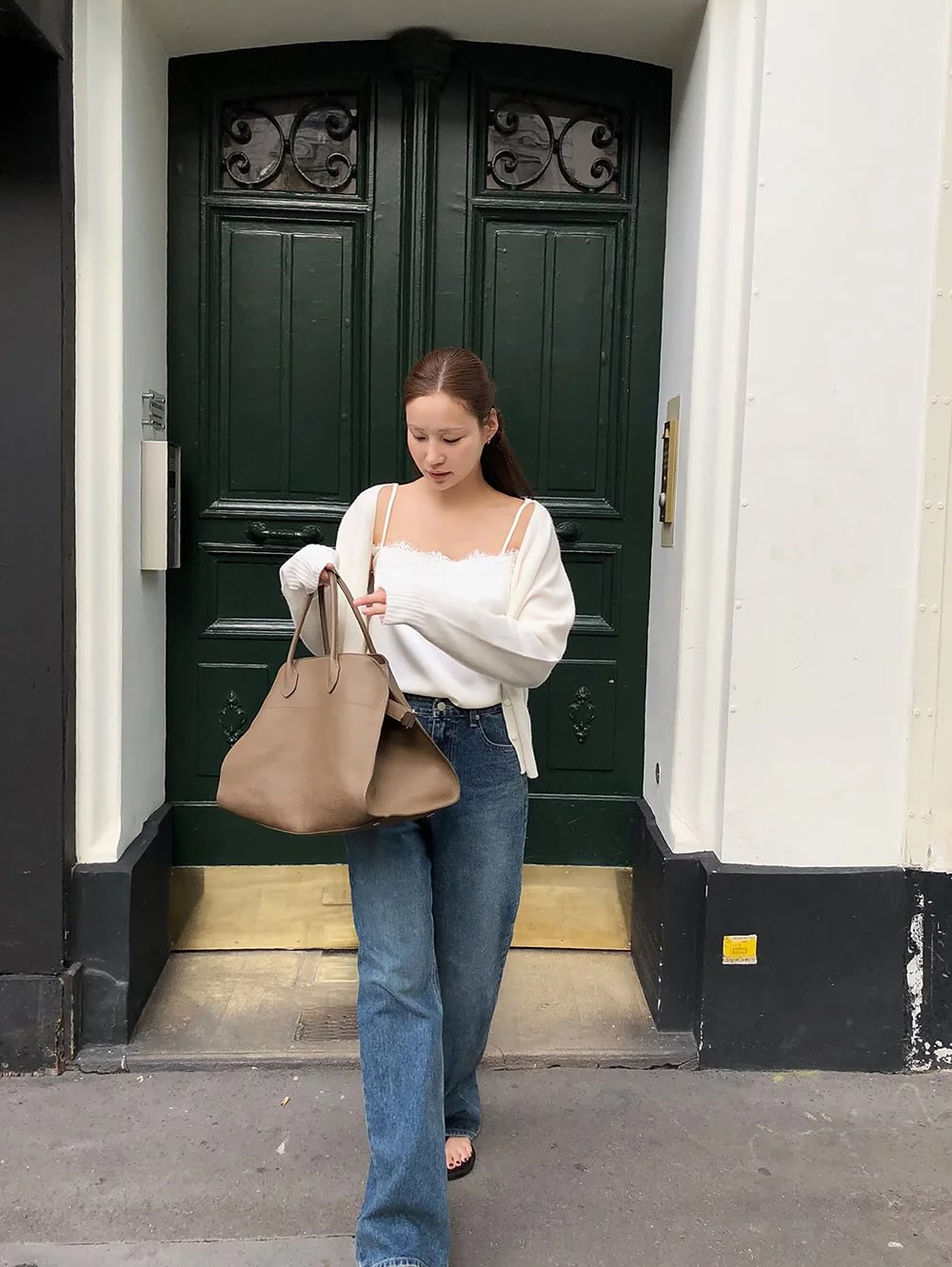 &Ocirc;n lại 4 c&aacute;ch diện quần ống rộng, chị em sẽ mặc đẹp kh&ocirc;ng đối thủ trong m&ugrave;a h&egrave; tới- Ảnh 4.