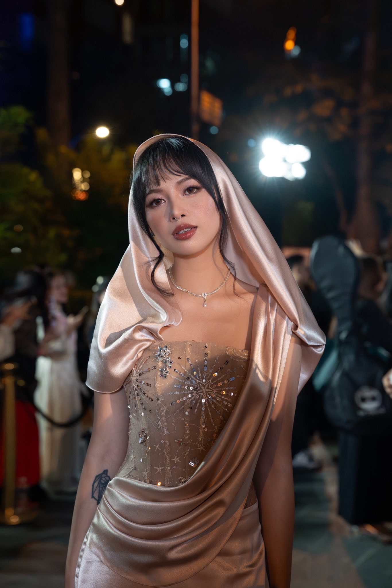 Thời đỉnh cao "hiện tượng cướp hit" n&agrave;y đ&atilde; l&agrave; 10 năm trước: Xo&aacute; sạch MXH ở ẩn khi đang nổi tiếng, c&ocirc;ng khai y&ecirc;u TikToker- Ảnh 3.