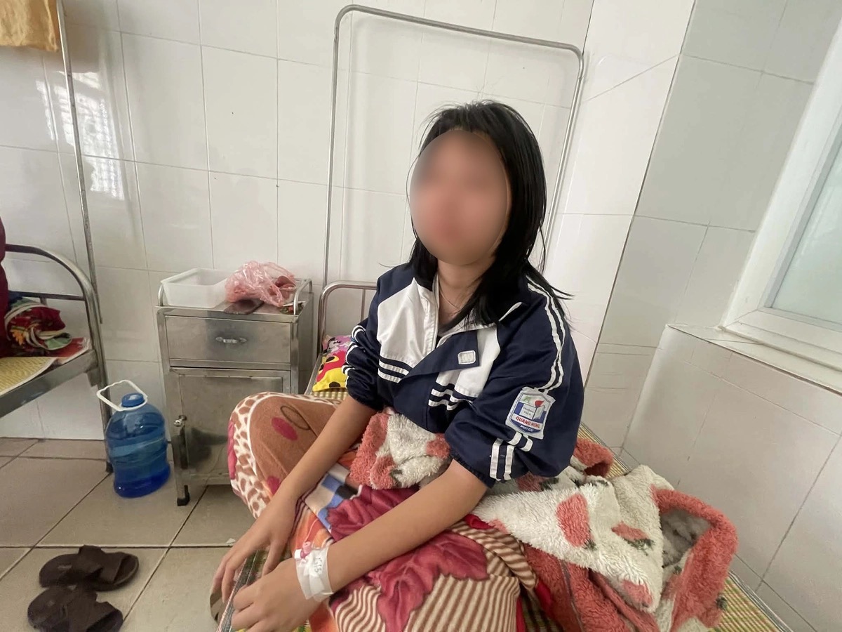 Vụ học sinh lớp 7 ở Hưng Y&ecirc;n uống thuốc trừ s&acirc;u: Gi&aacute;o vi&ecirc;n chủ nhiệm n&oacute;i g&igrave;?- Ảnh 1.