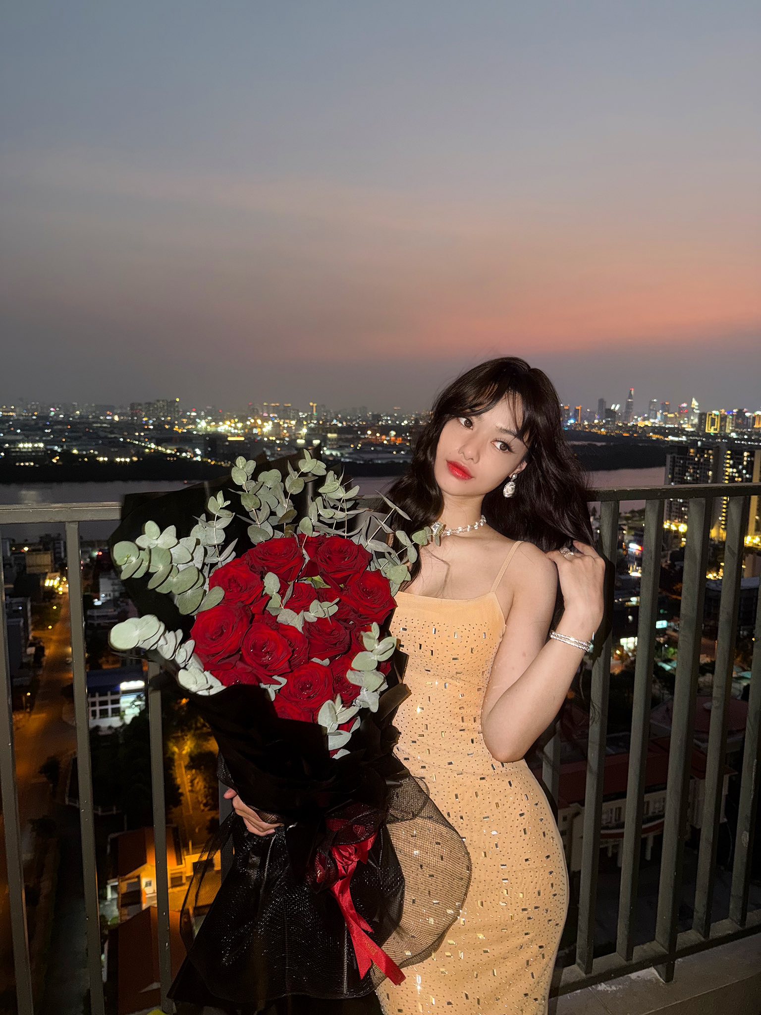 Bức ảnh bị chụp l&eacute;n khiến &Aacute; hậu Lona Kiều Loan lộ b&iacute; mật li&ecirc;n quan đến b&aacute;c sĩ thẩm mỹ- Ảnh 2.