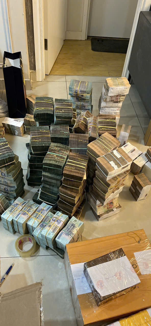 Cha mẹ Mr Pips Ph&oacute; Đức Nam cấp tốc r&uacute;t 125 tỷ đồng đi mua 314 c&acirc;y v&agrave;ng, đổi 500.000 USD sau khi con trai bị bắt- Ảnh 2.