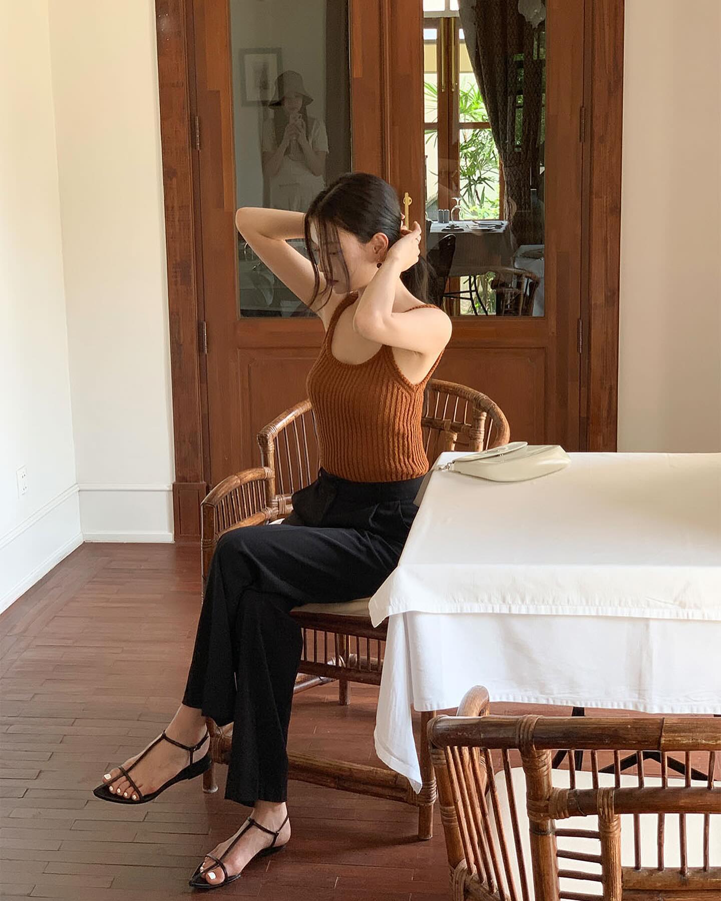 &Ocirc;n lại 4 c&aacute;ch diện quần ống rộng, chị em sẽ mặc đẹp kh&ocirc;ng đối thủ trong m&ugrave;a h&egrave; tới- Ảnh 5.