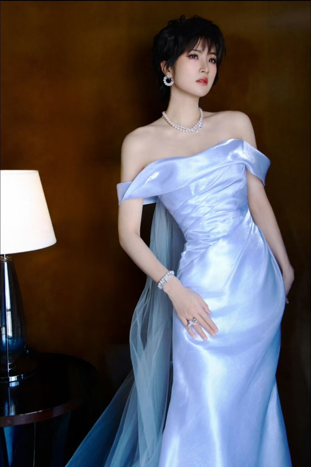 Đại tiểu thư gi&agrave;u nhất showbiz, kh&ocirc;ng ai d&aacute;m coi thường: Cử nh&acirc;n Harvard, ở biệt thự 2.000 tỷ, mặc bảo vật tiến vua l&ecirc;n thảm đỏ- Ảnh 3.