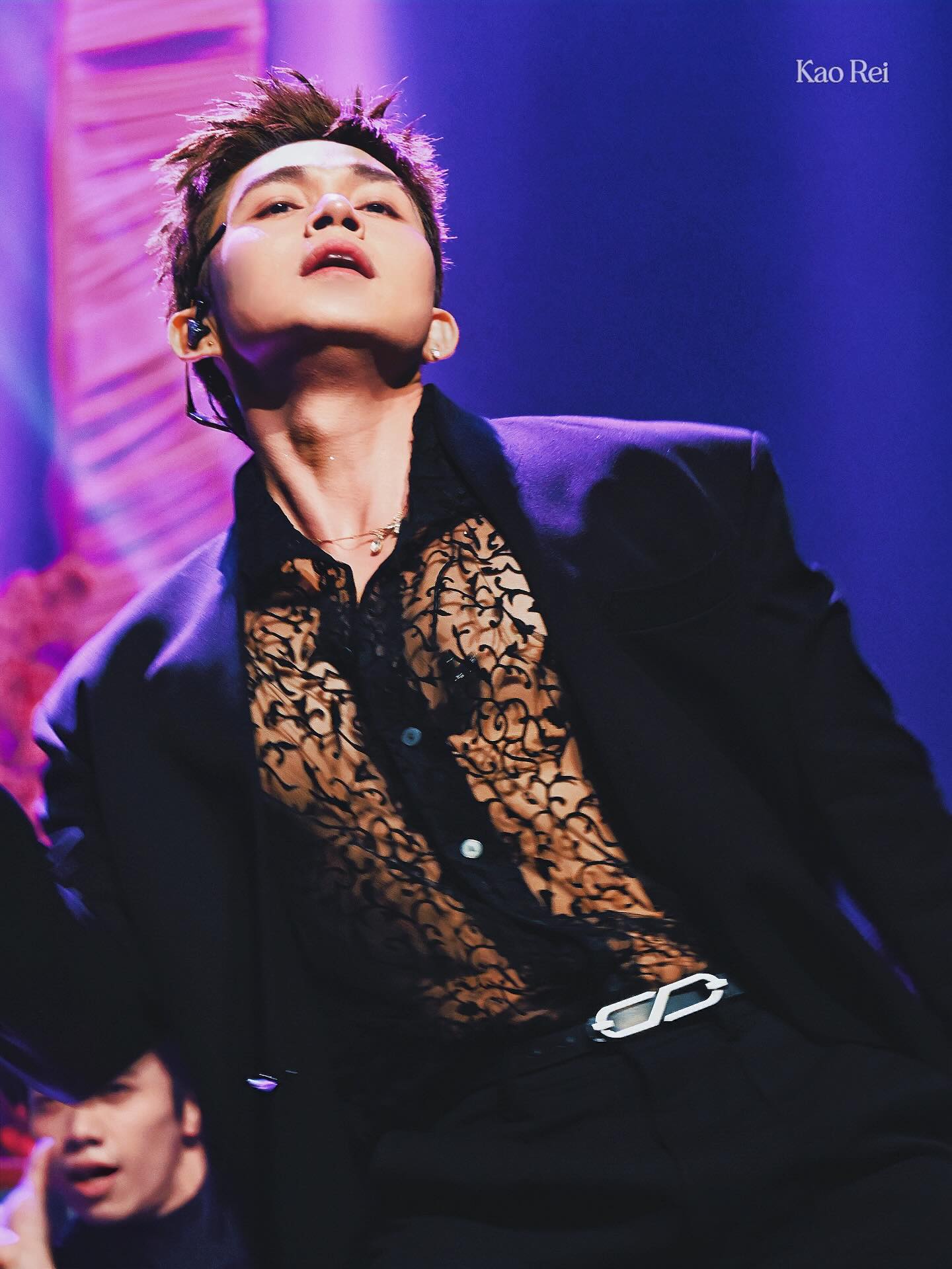 "Zoro t&oacute;c xanh" bản Việt mặc &aacute;o lưới uốn &eacute;o, khoe khu&ocirc;n ngực cơ bắp khiến fangirl đổ rạp- Ảnh 5.