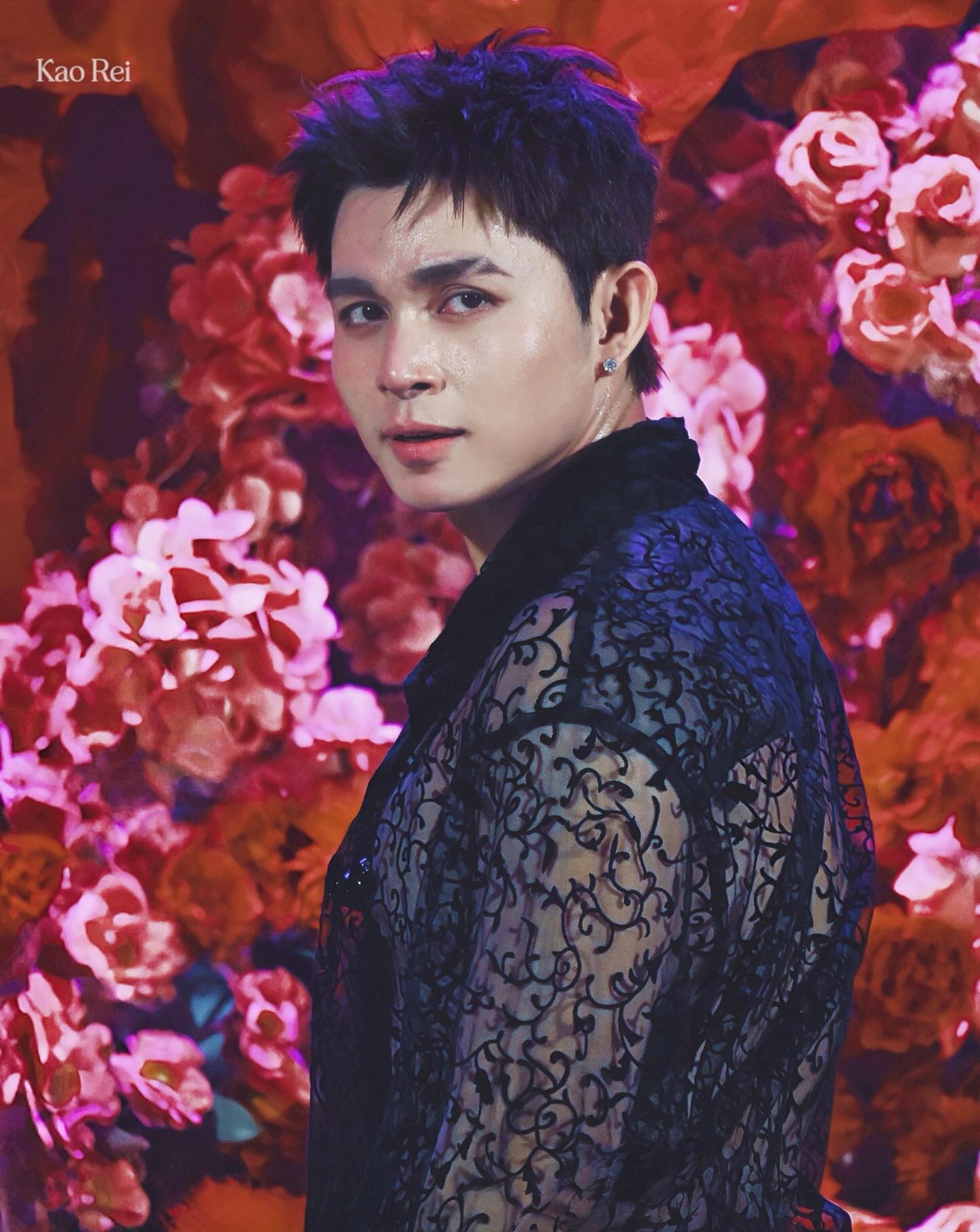 "Zoro t&oacute;c xanh" bản Việt mặc &aacute;o lưới uốn &eacute;o, khoe khu&ocirc;n ngực cơ bắp khiến fangirl đổ rạp- Ảnh 3.