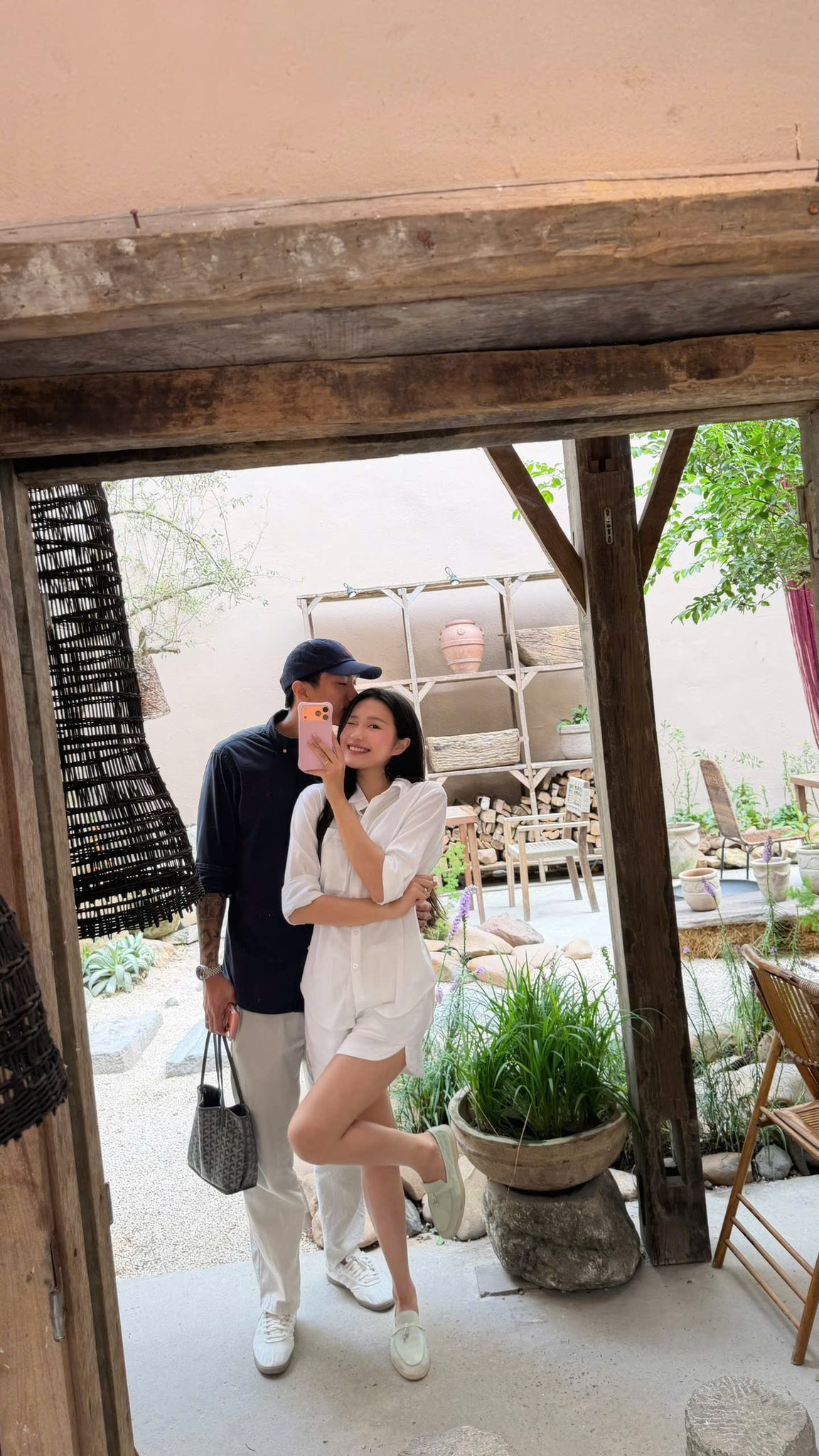 Đo&agrave;n Văn Hậu bất ngờ đăng ảnh t&igrave;nh tứ nịnh vợ, Do&atilde;n Hải My c&oacute; phản ứng "lạ" g&acirc;y ngỡ ng&agrave;ng!- Ảnh 2.