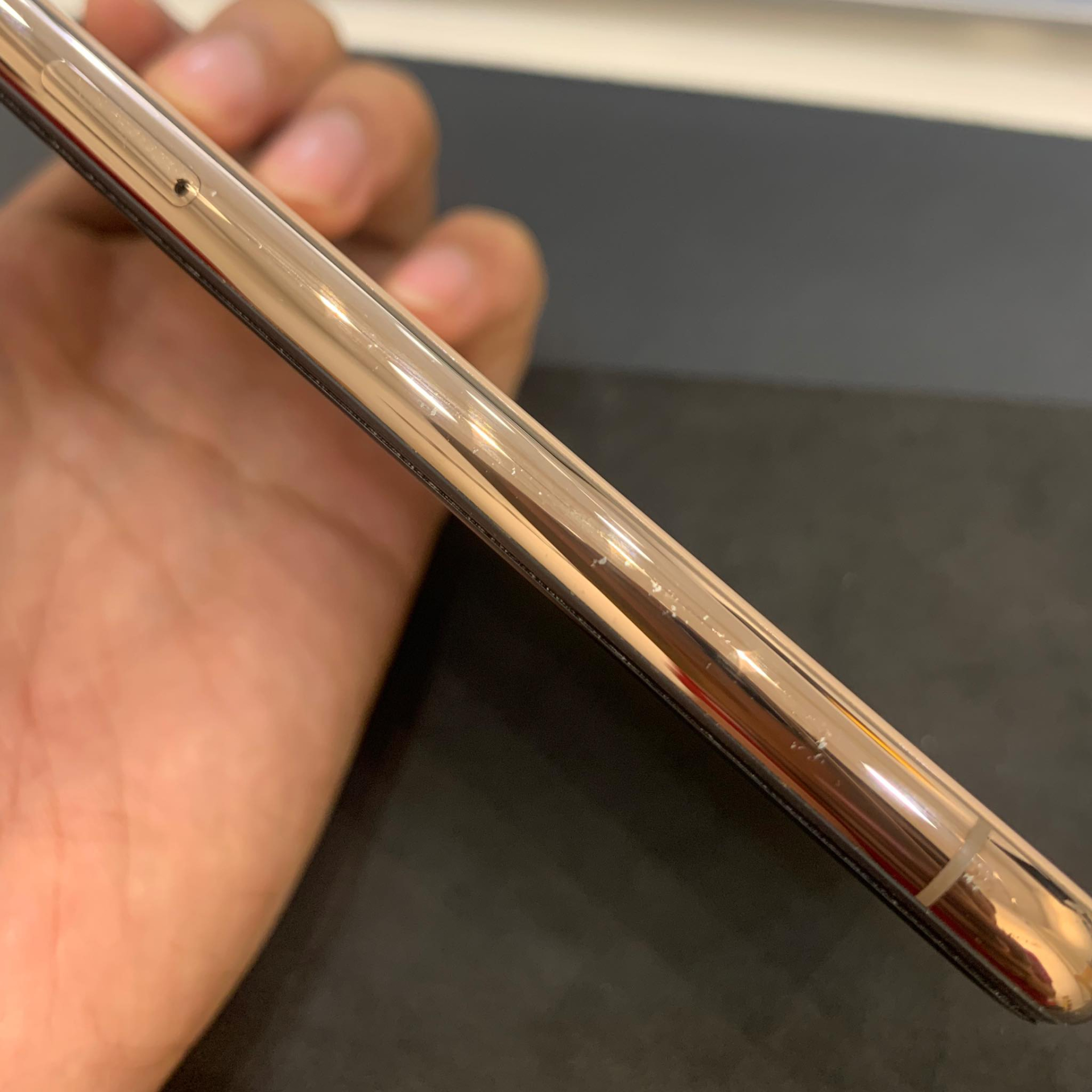 T&ocirc;i vứt chiếc ốp lưng đắt tiền v&agrave;o sọt r&aacute;c sau khi nhận ra sự thật n&agrave;y- Ảnh 2.