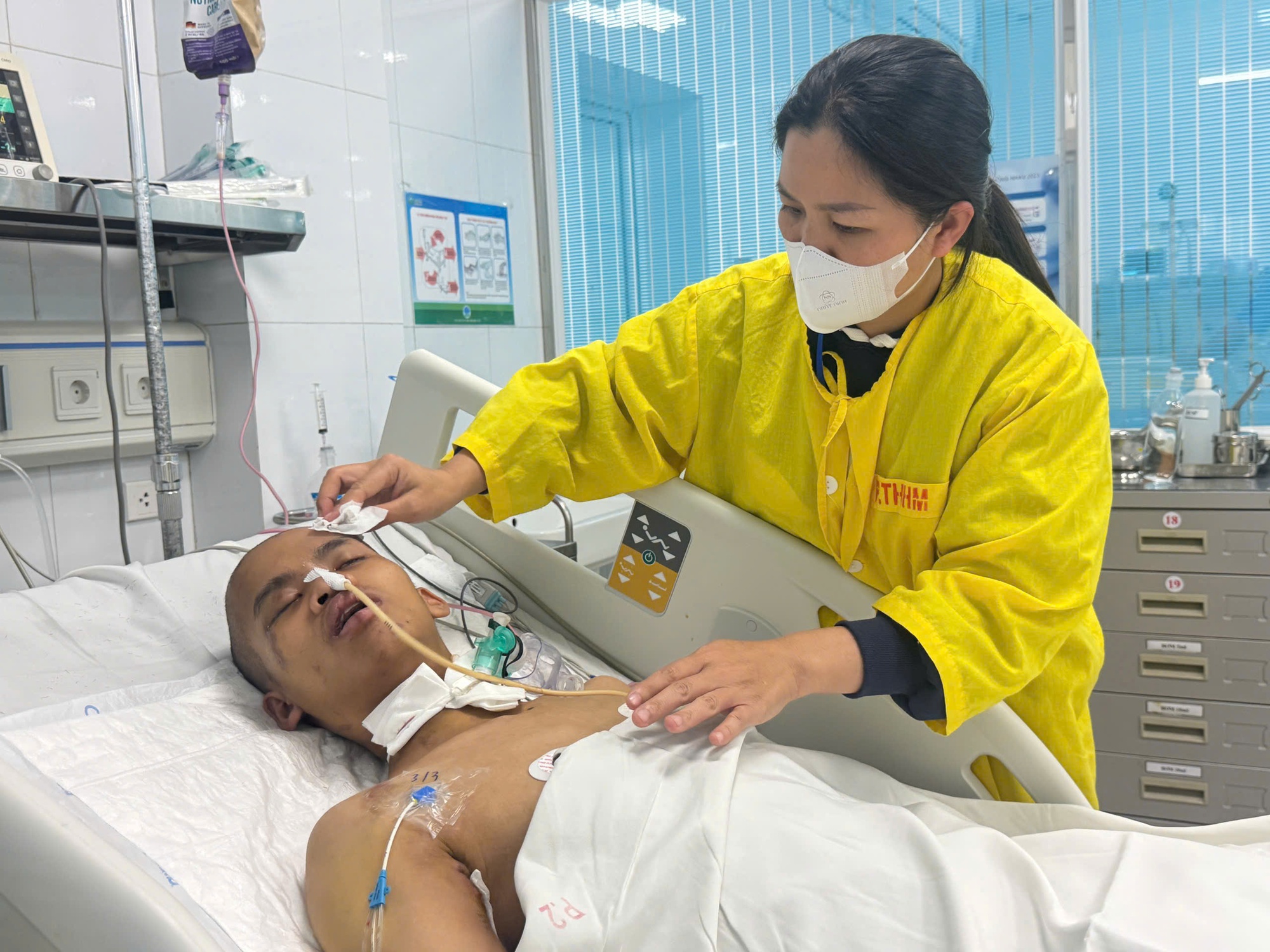 Chưa kịp thi tốt nghiệp, nam sinh lớp 12 h&ocirc;n m&ecirc; s&acirc;u: Gia cảnh khiến mọi người nghẹn l&ograve;ng- Ảnh 1.