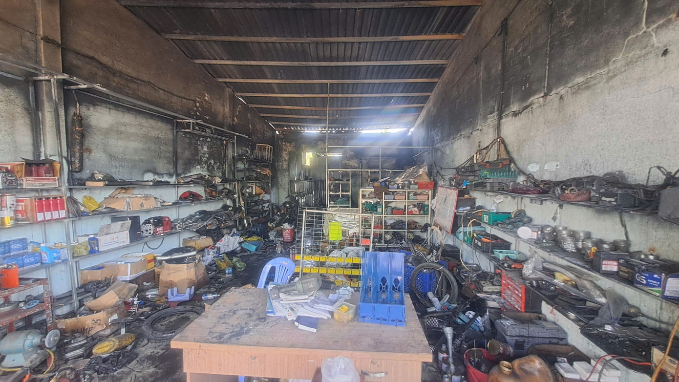 Vụ ch&aacute;y l&agrave;m 2 em nhỏ tử vong tại Vĩnh Long: Chập điện khi sạc b&igrave;nh xe- Ảnh 1.