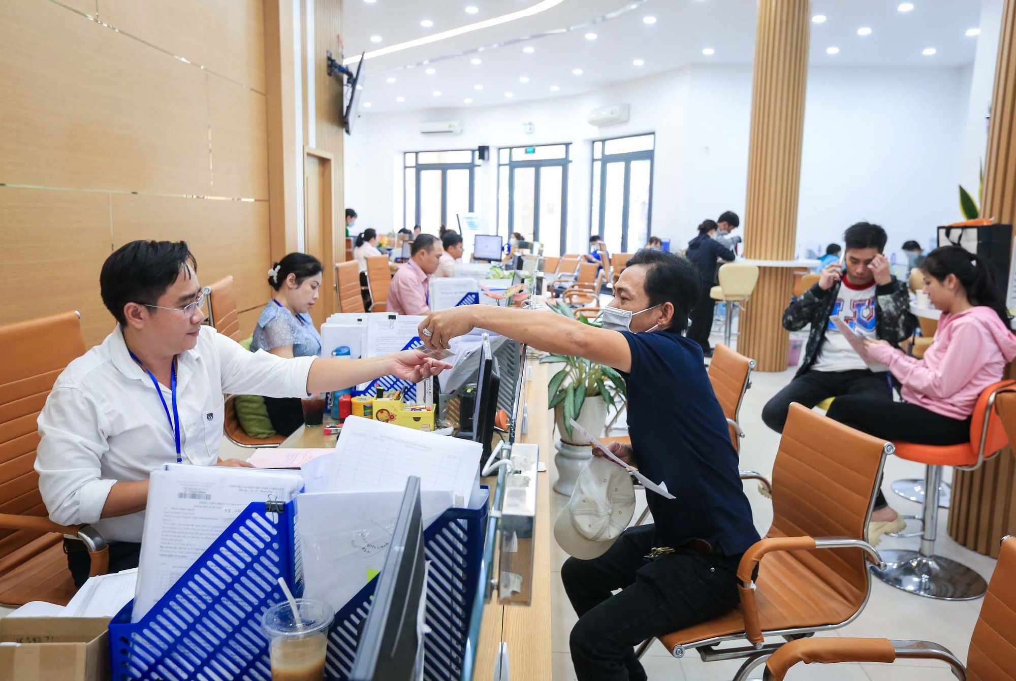 Khi lương cơ sở tăng l&ecirc;n 2,53 triệu đồng/th&aacute;ng, những ai sẽ được hưởng?- Ảnh 1.