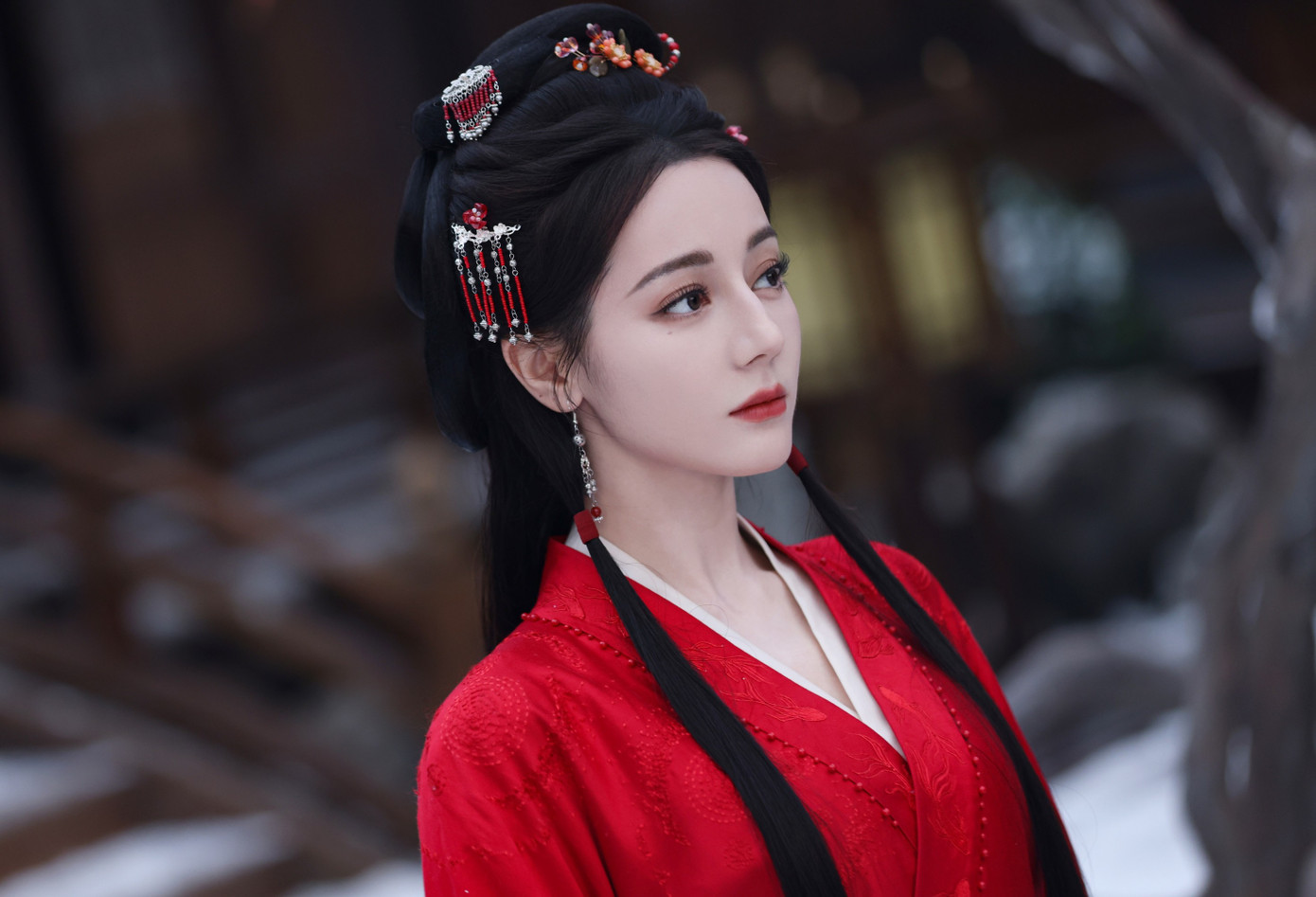 Địch Lệ Nhiệt Ba t&ecirc; liệt ho&agrave;n to&agrave;n- Ảnh 3.