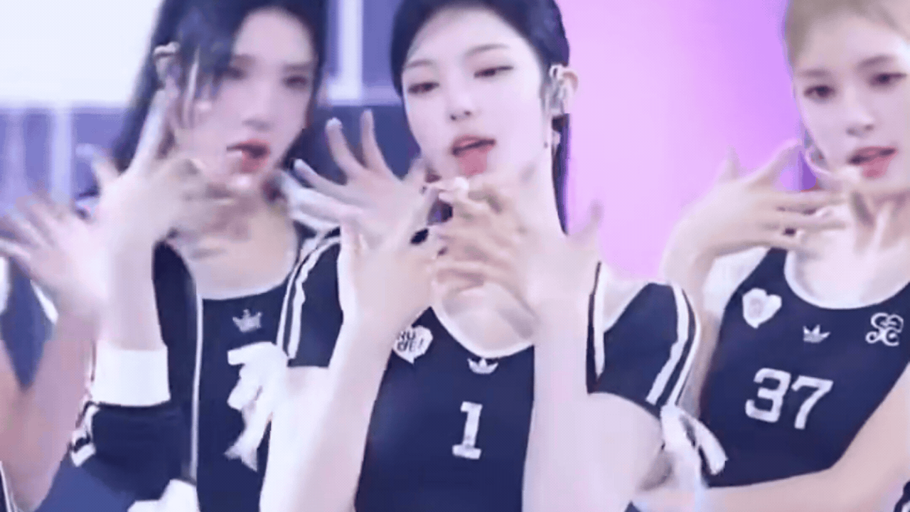 Cuối c&ugrave;ng mỹ nh&acirc;n n&agrave;y cũng hết flop: Nổi rần rần nhờ ca kh&uacute;c &ldquo;mỏ hỗn&rdquo;, nhan sắc c&agrave;ng nh&igrave;n l&acirc;u c&agrave;ng g&acirc;y thương nhớ- Ảnh 2.