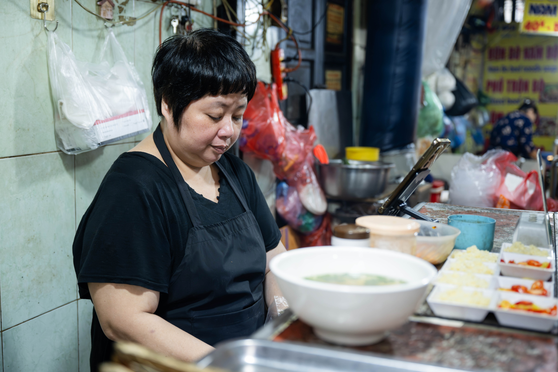 Ồn &agrave;o b&aacute;t b&uacute;n ri&ecirc;u 80k ở chợ Đồng Xu&acirc;n: B&agrave; chủ tố Tiktoker &ldquo;n&oacute;i sai sự thật&rdquo;, Quan Kh&ocirc;ng Gờ phản ph&aacute;o!- Ảnh 5.