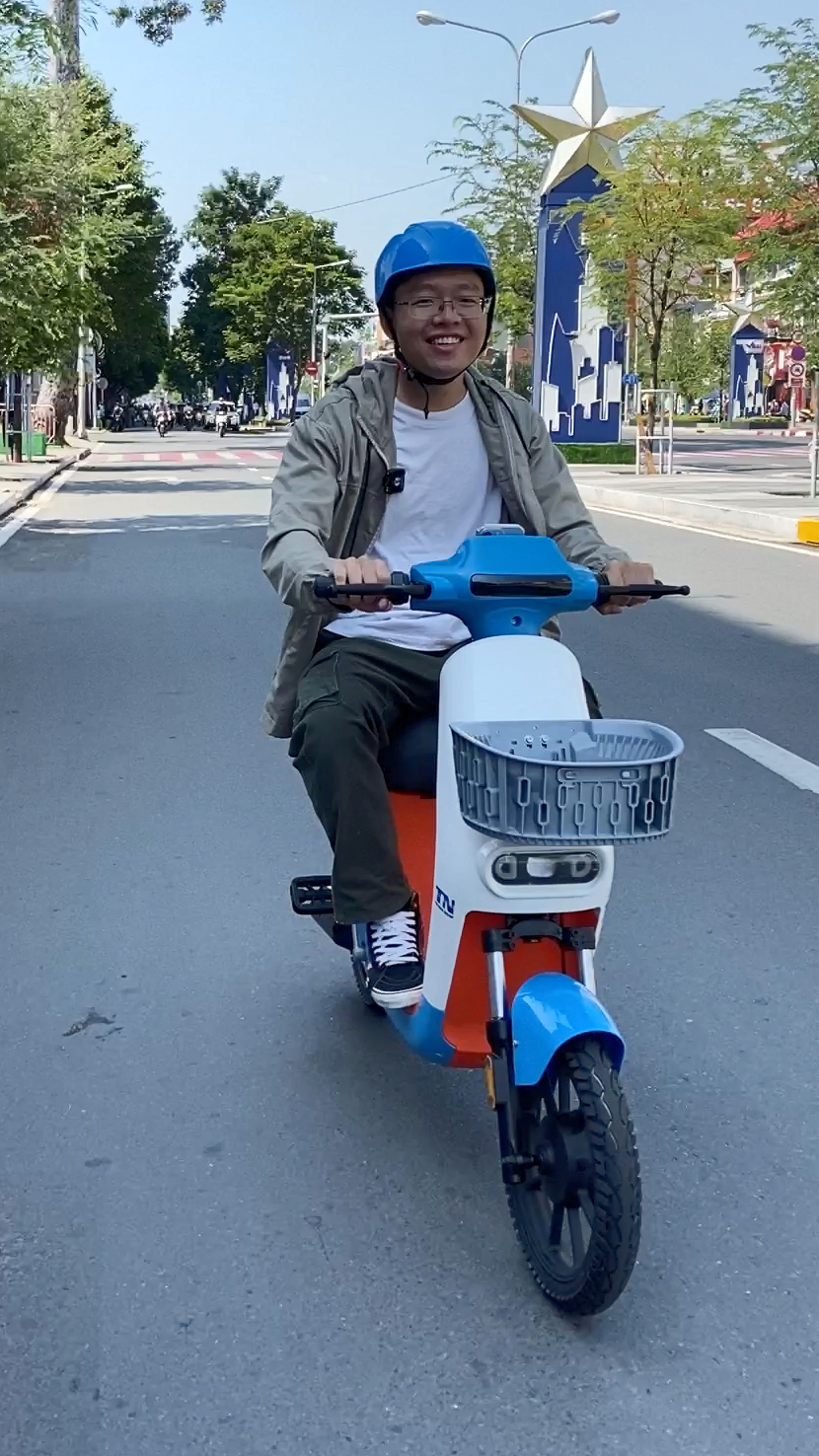 Đi thử xe đạp điện c&ocirc;ng cộng ở TP.HCM: Mở xe trong v&agrave;i gi&acirc;y nhưng c&oacute; những pha &ldquo;đứng h&igrave;nh&rdquo;- Ảnh 3.