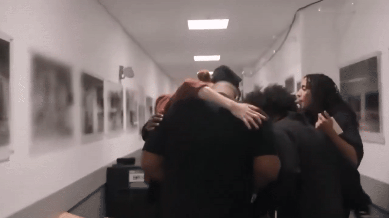 L&agrave;m nh&acirc;n vi&ecirc;n của ca sĩ gi&agrave;u nhất thế giới sướng cỡ n&agrave;y: Được thưởng 5000 tỷ đồng, người bần thần kẻ &ocirc;m mặt sốc- Ảnh 2.