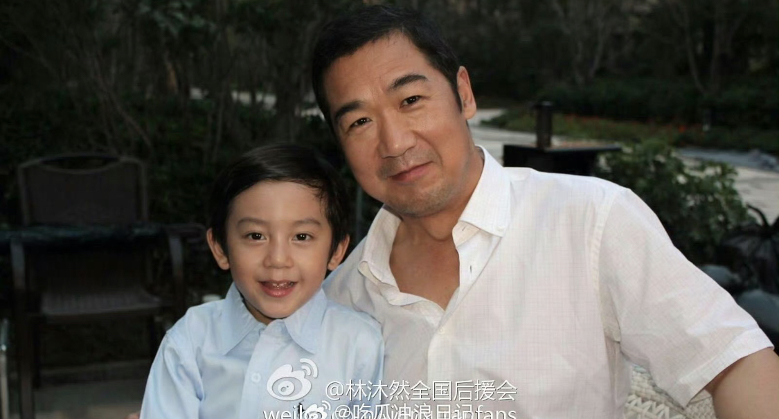 Nhan sắc sau 10 năm của em b&eacute; được nửa showbiz bế tr&ecirc;n tay đang viral khắp MXH- Ảnh 2.