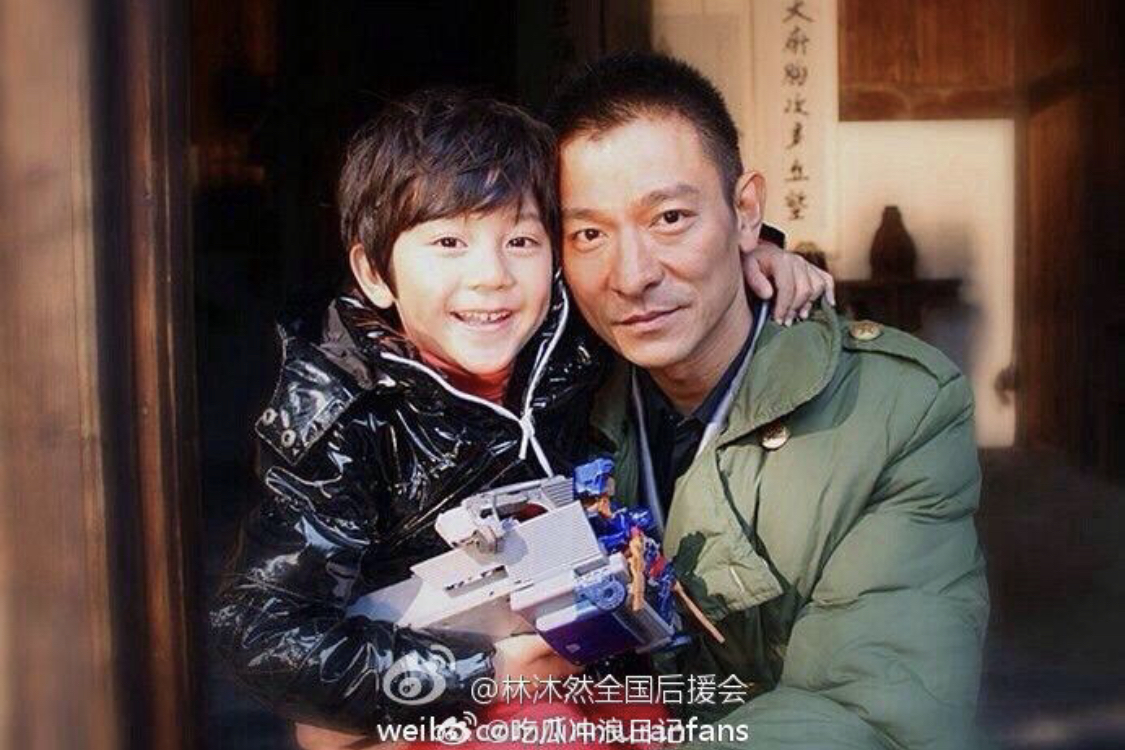 Nhan sắc sau 10 năm của em b&eacute; được nửa showbiz bế tr&ecirc;n tay đang viral khắp MXH- Ảnh 3.