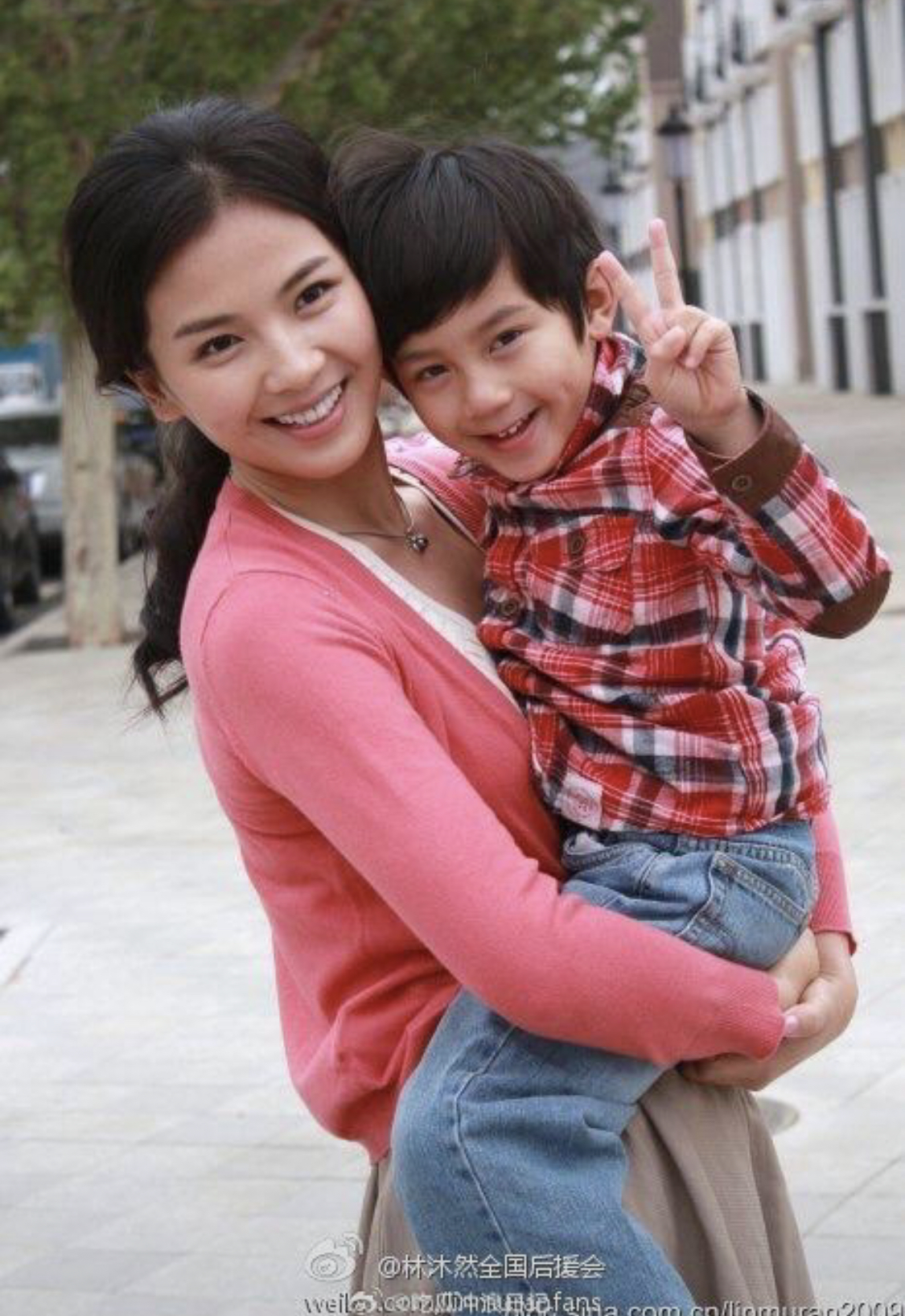 Nhan sắc sau 10 năm của em b&eacute; được nửa showbiz bế tr&ecirc;n tay đang viral khắp MXH- Ảnh 4.