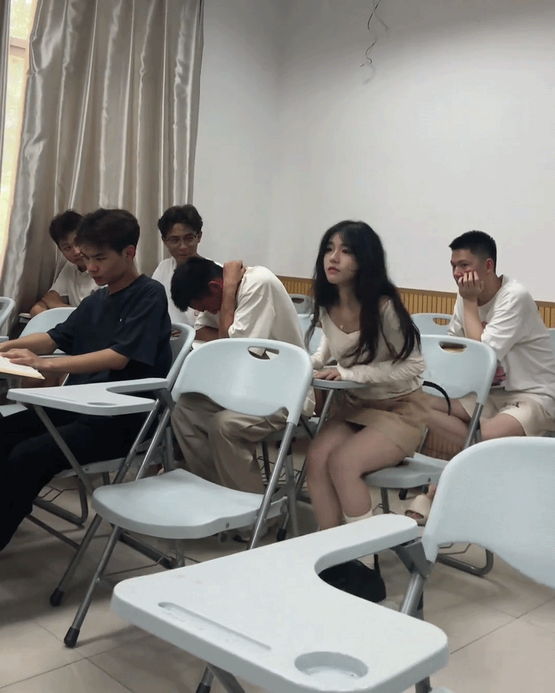 Clip trong lớp học g&acirc;y b&atilde;o: Qu&aacute; khứ của thanh ni&ecirc;n n&agrave;o th&igrave; v&agrave;o m&agrave; nhận!- Ảnh 1.