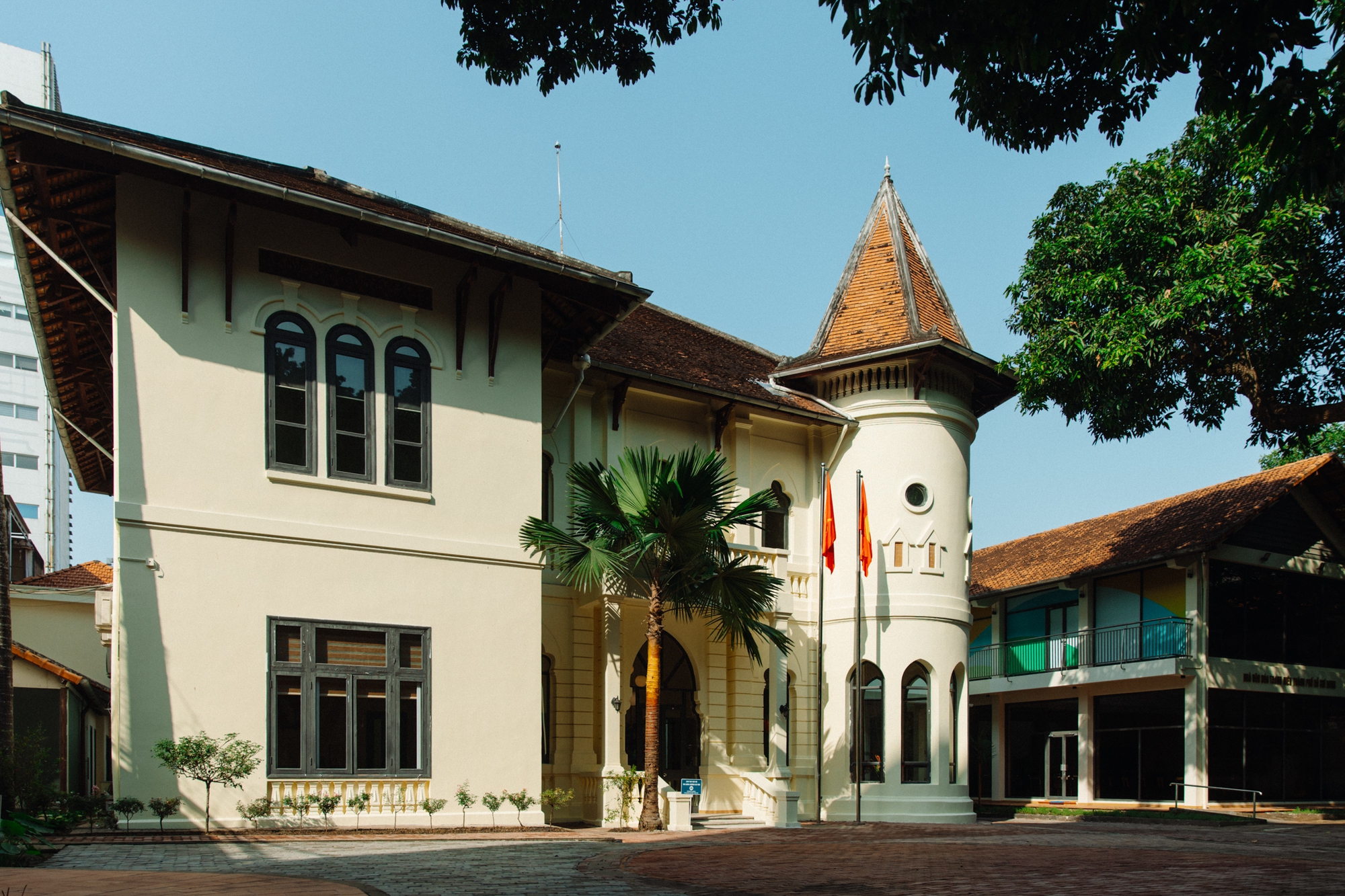 Trụ sở mới của Nh&agrave; Văn h&oacute;a Thanh ni&ecirc;n: "T&ograve;a l&acirc;u đ&agrave;i cổ t&iacute;ch" 5.000m2 xanh mướt, từng l&agrave; trường học của giới thượng lưu- Ảnh 5.