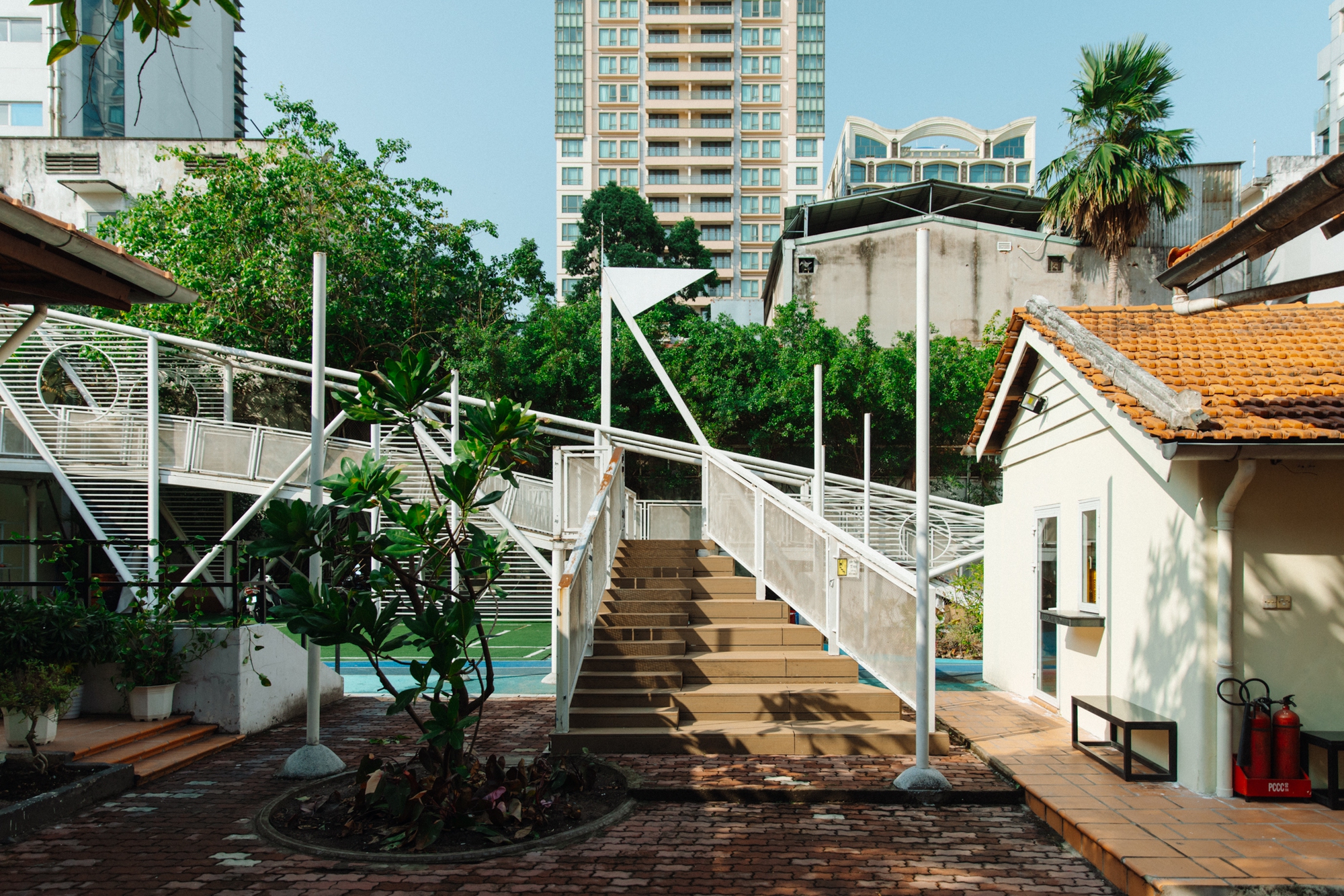 Trụ sở mới của Nh&agrave; Văn h&oacute;a Thanh ni&ecirc;n: "T&ograve;a l&acirc;u đ&agrave;i cổ t&iacute;ch" 5.000m2 xanh mướt, từng l&agrave; trường học của giới thượng lưu- Ảnh 3.