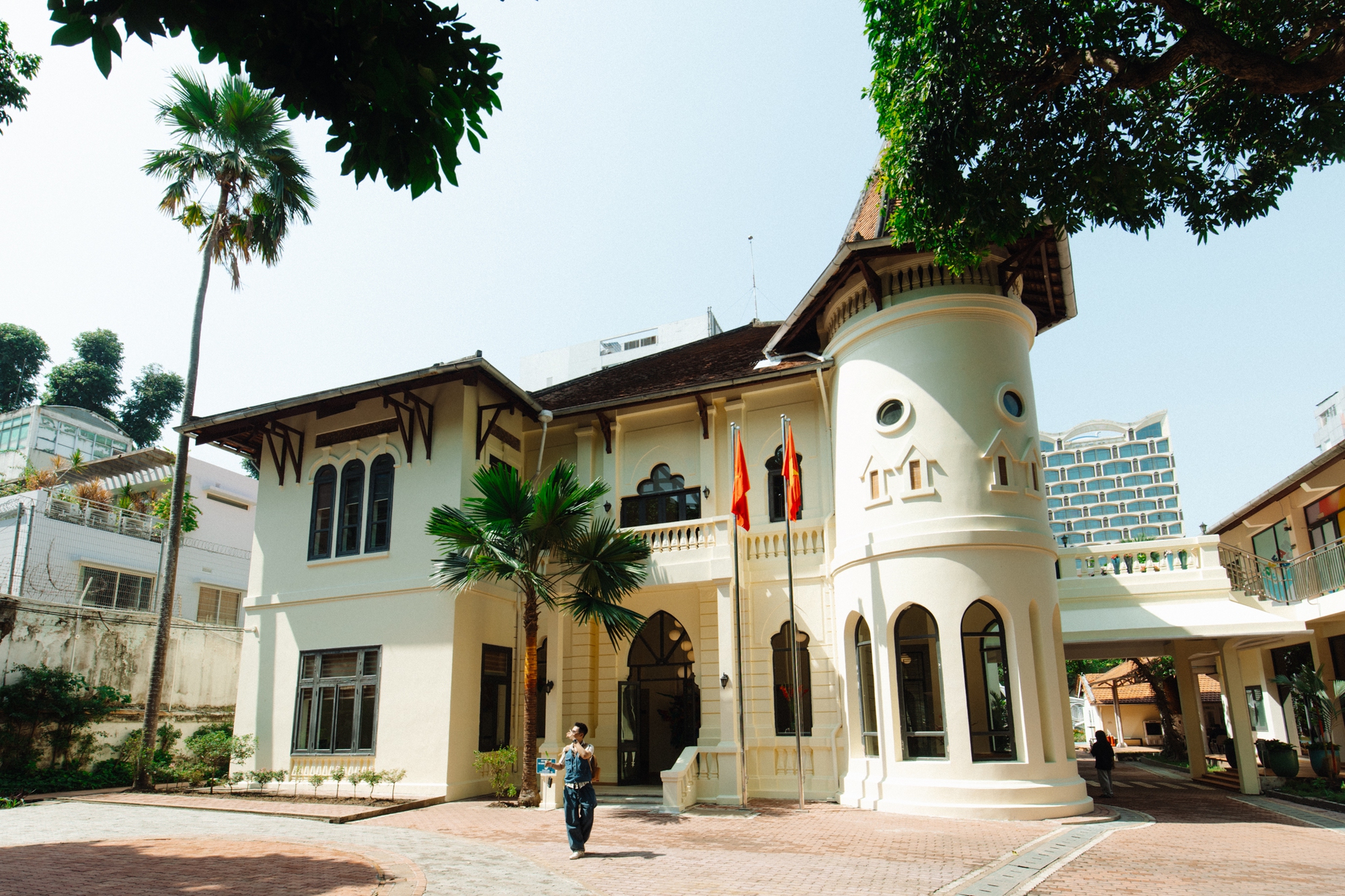 Trụ sở mới của Nh&agrave; Văn h&oacute;a Thanh ni&ecirc;n: "T&ograve;a l&acirc;u đ&agrave;i cổ t&iacute;ch" 5.000m2 xanh mướt, từng l&agrave; trường học của giới thượng lưu- Ảnh 1.